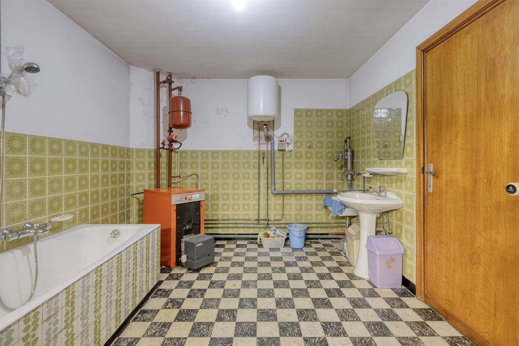 Knappe, te renoveren, woning op een gunstige locatie te Aarschot!  foto 12