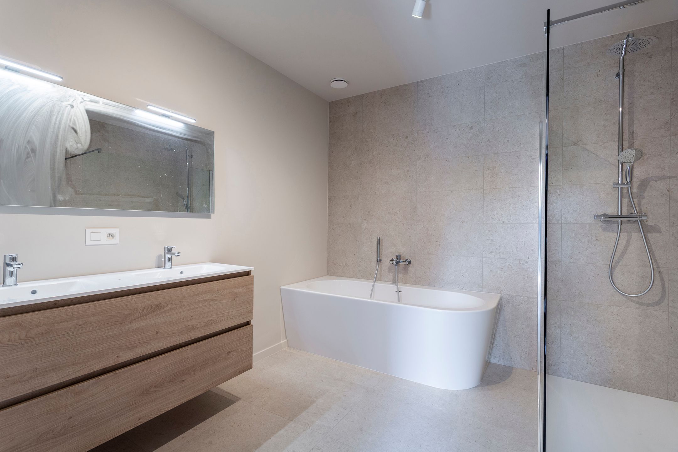 luxueuze nieuwbouwvilla met 3 slpks, garage en riante tuin foto 18