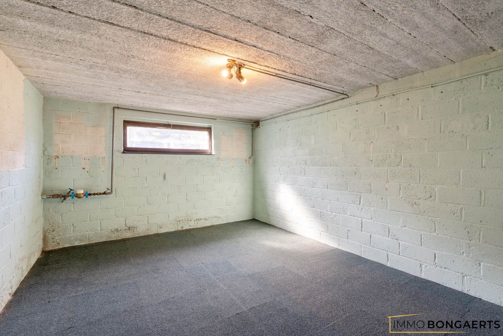 Ruime woning met drie slaapkamers foto 19