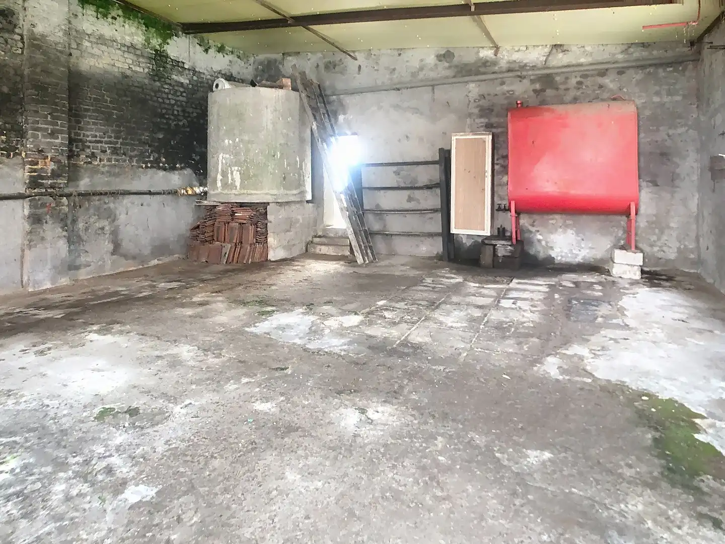 Woning met 2 slaapkamers, garage , berging en grote tuin  foto 7