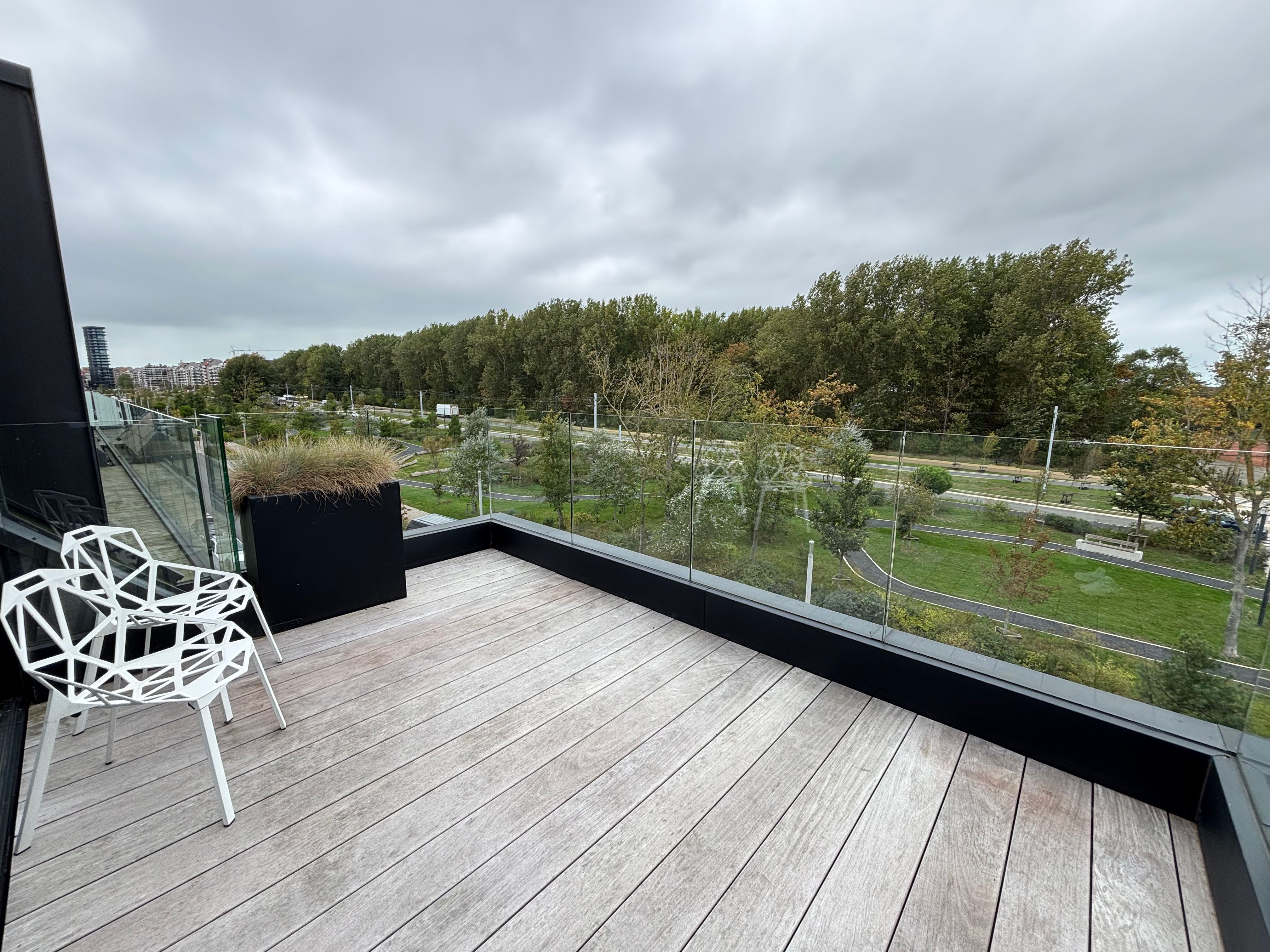 Duplexappartement met ruime terrassen in een recent gebouw foto 4