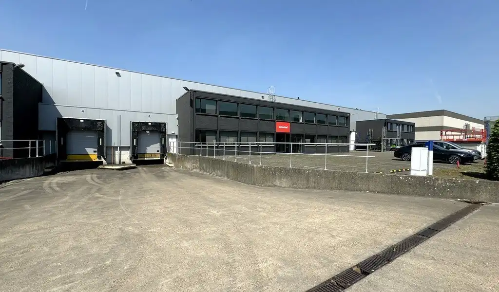 Logistieke loods met kantoren te huur in Bornem foto 14