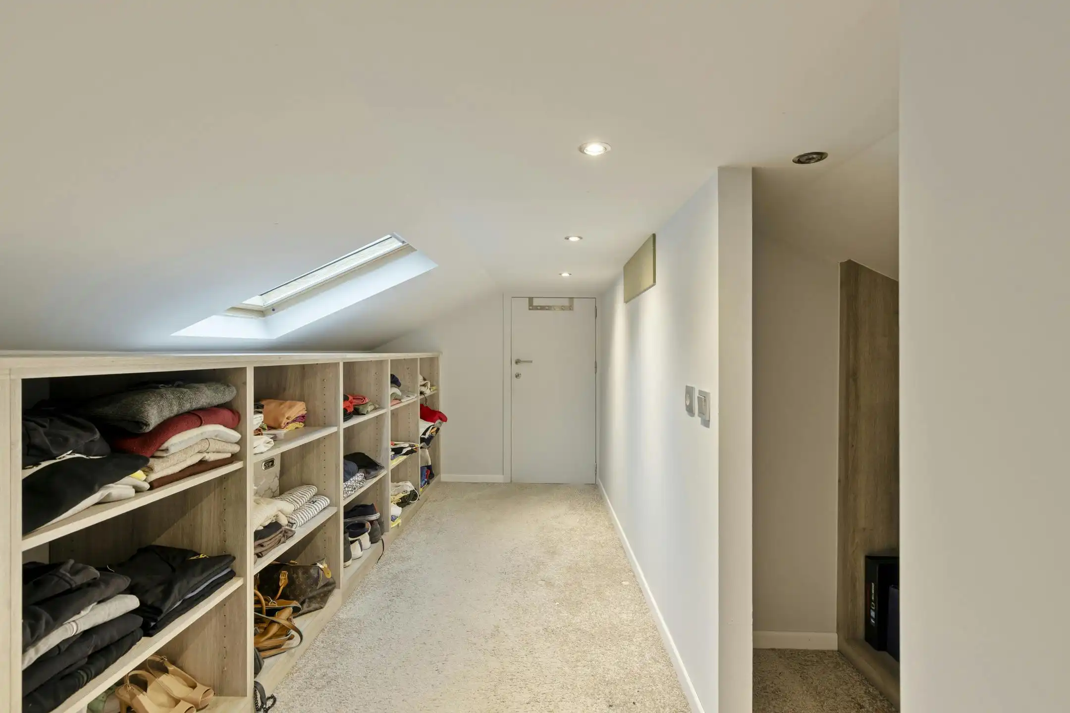 Ruime bungalow met gastenverblijf of ruimte voor bijberoep foto 17