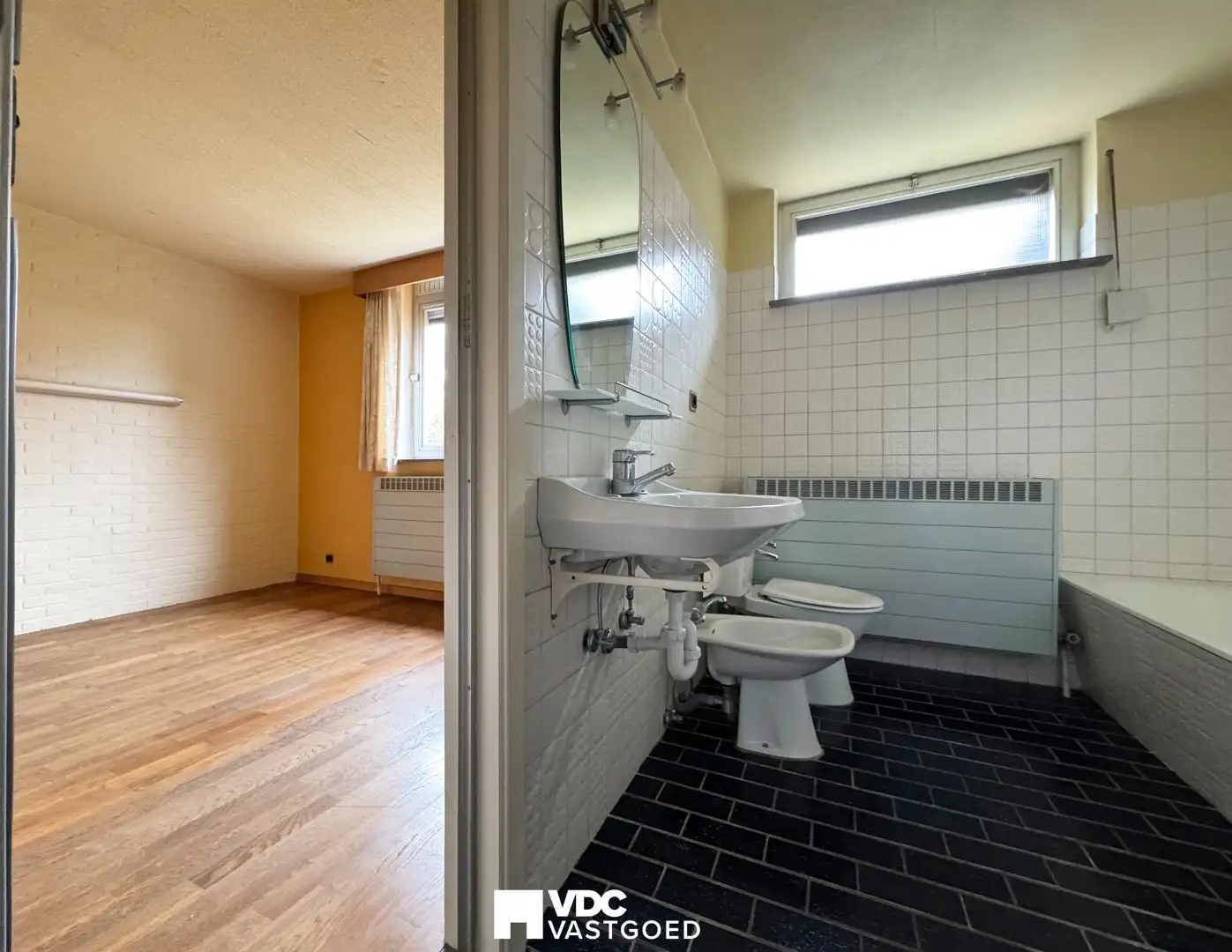 Ruime open bebouwing met prachtige tuin en veel potentieel foto 19