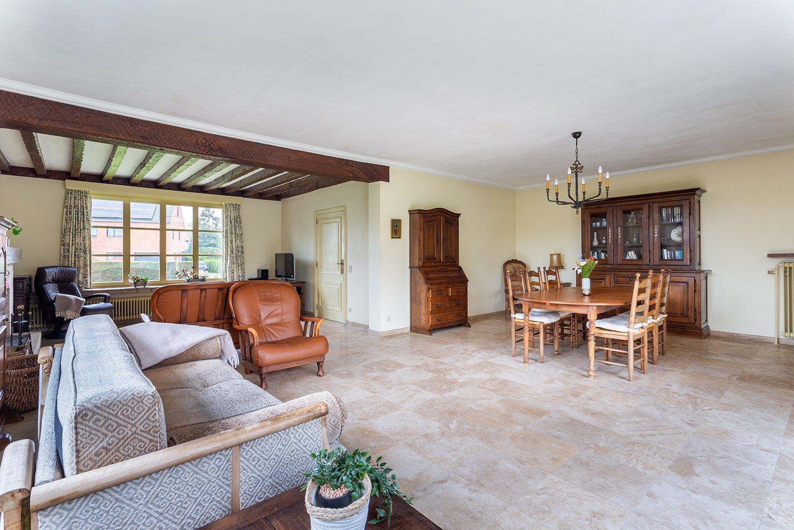 Jaren 70 villa op ruim perceel  foto 6