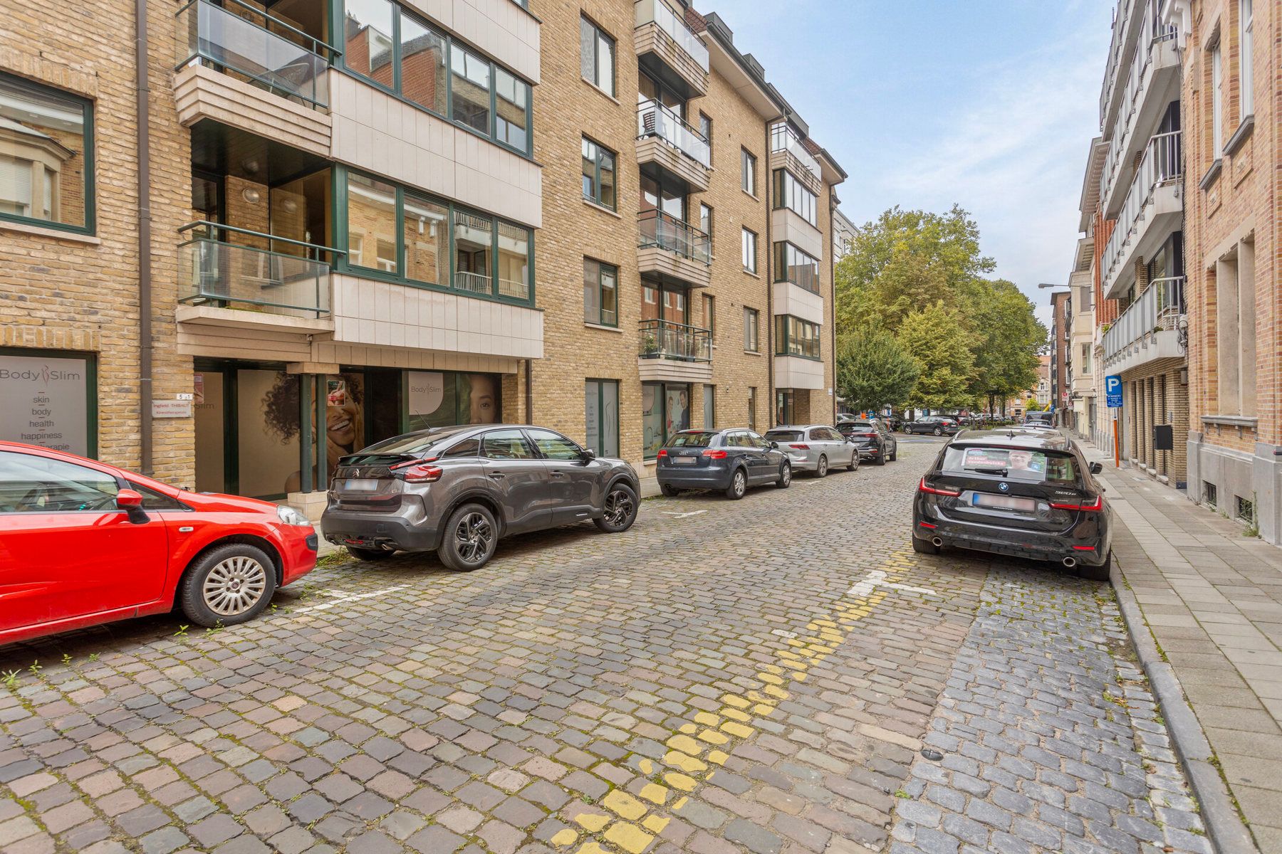 Centraal gelegen handelsgelijkvloers van 142m² !! foto 17