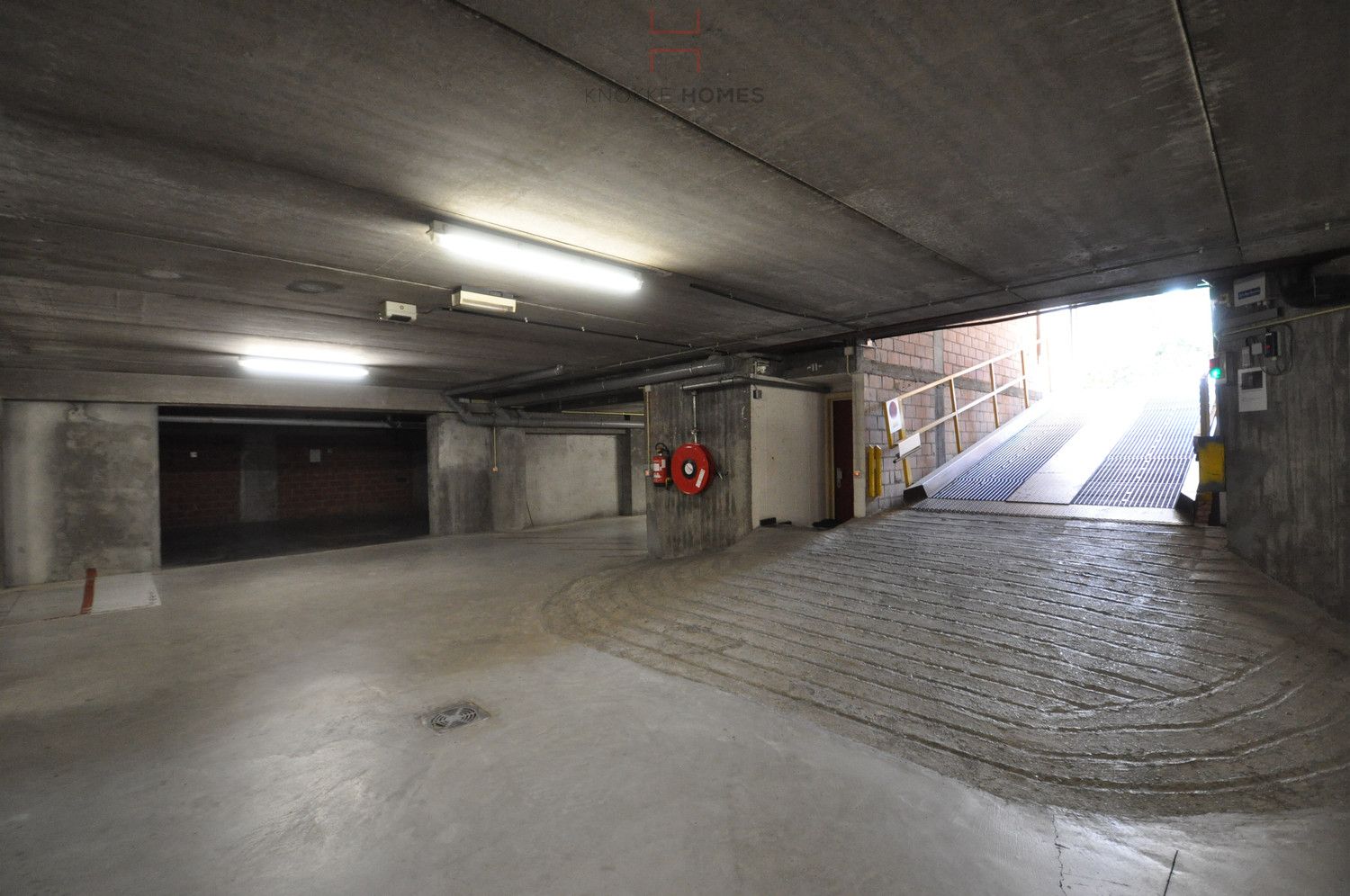 Zeer goed gelegen autostaanplaats op de Engelsestraat in Duinbergen foto 2