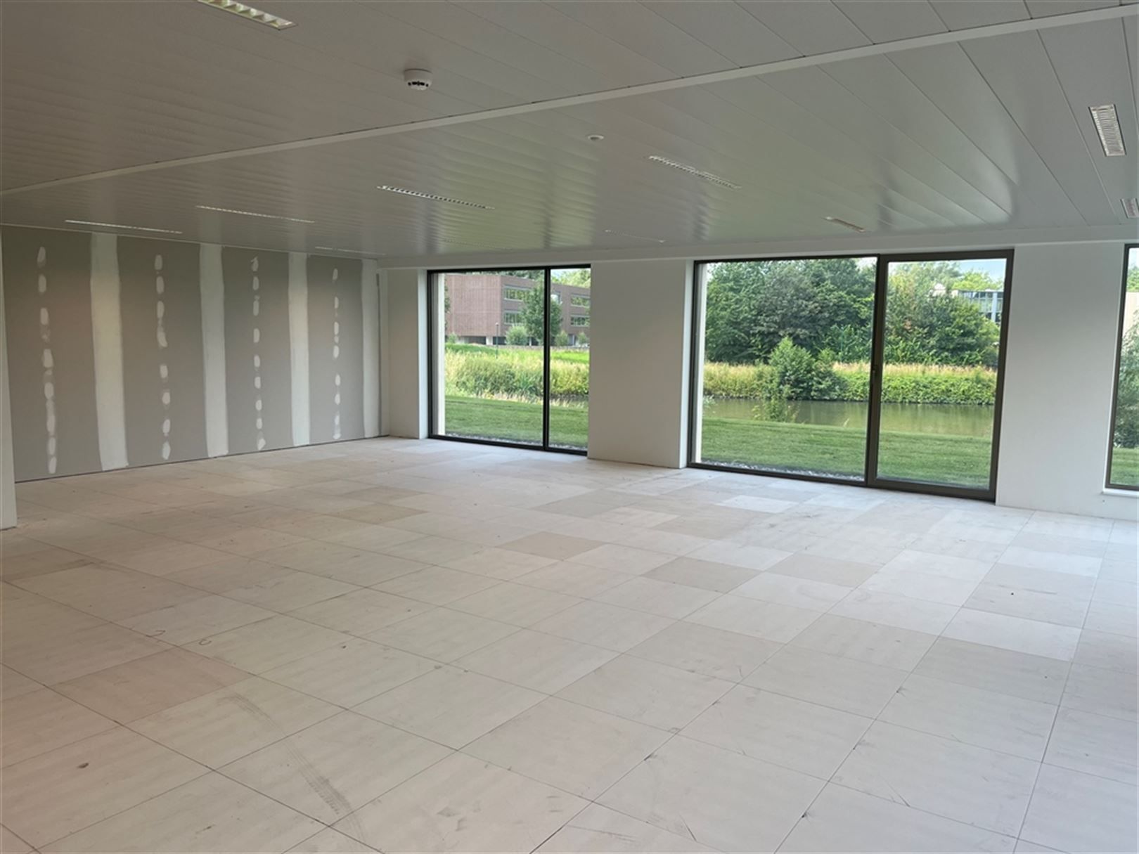 BUSINESS PARK vanaf 340 m² tot 1402 m² foto 32