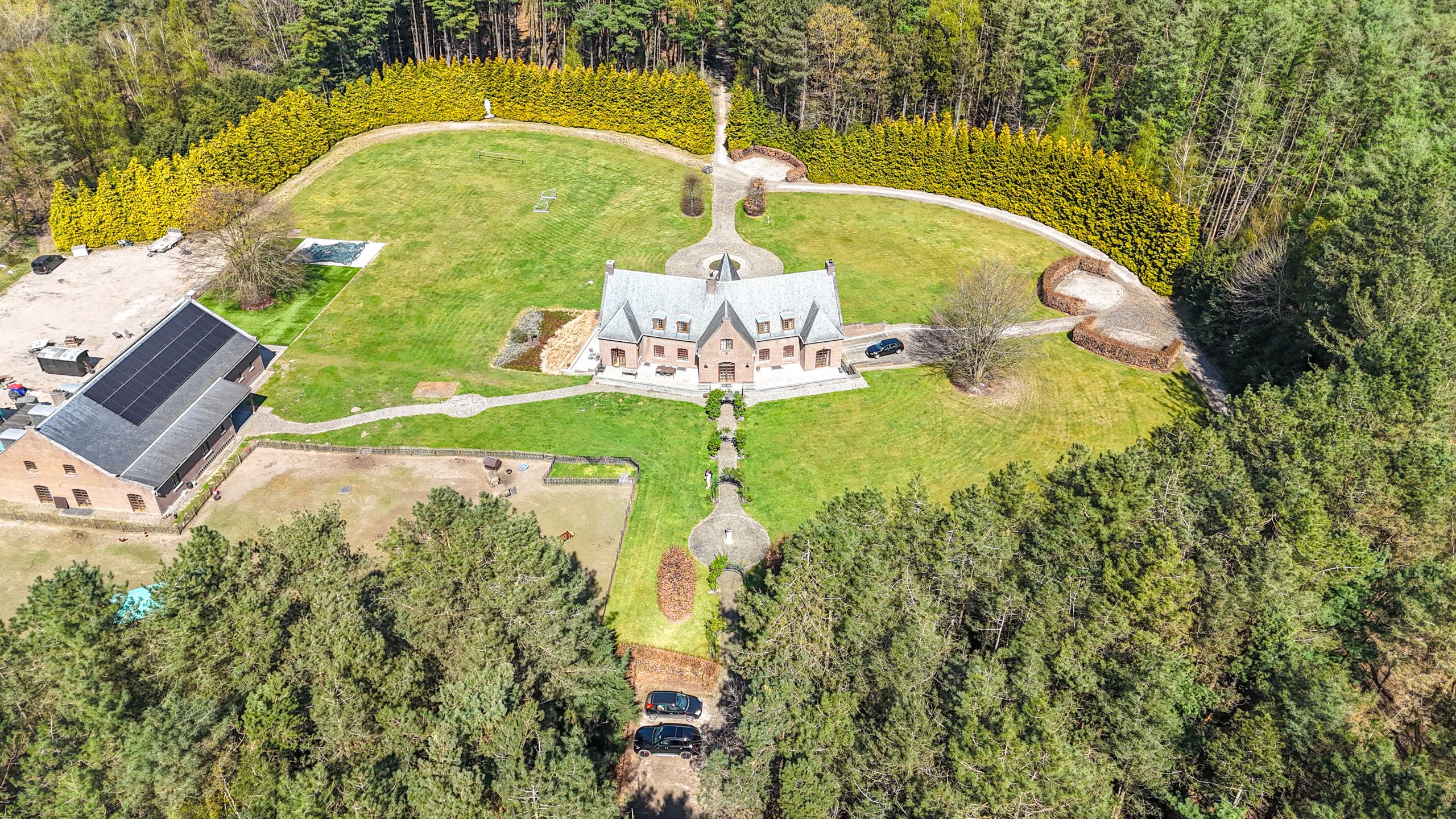 Unieke villa met bijgebouw, op ruim perceel van ca. 8.5 HA! foto 7