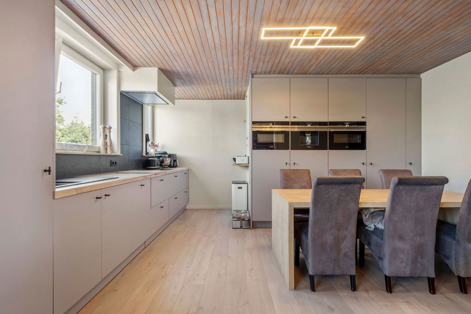 Instapklare woning met ruime garage/opslagplaats in Bredene. foto 3