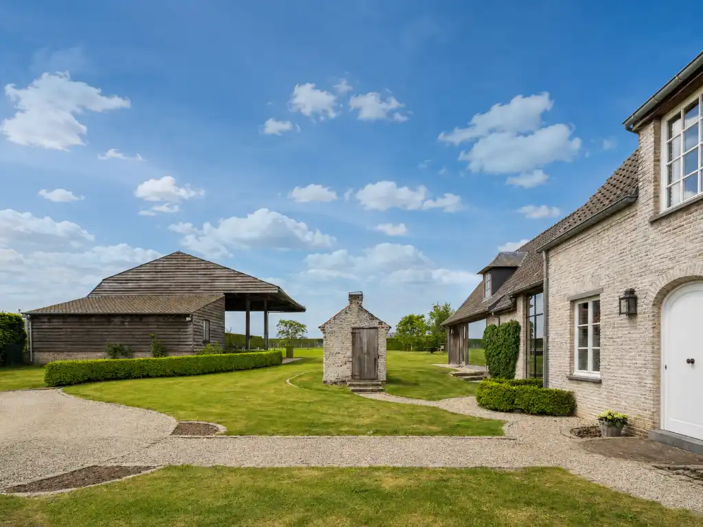 Karaktervolle gerenoveerde hoeve met zwembad en wijngaard op 4.700 m² te Vurste. foto 5