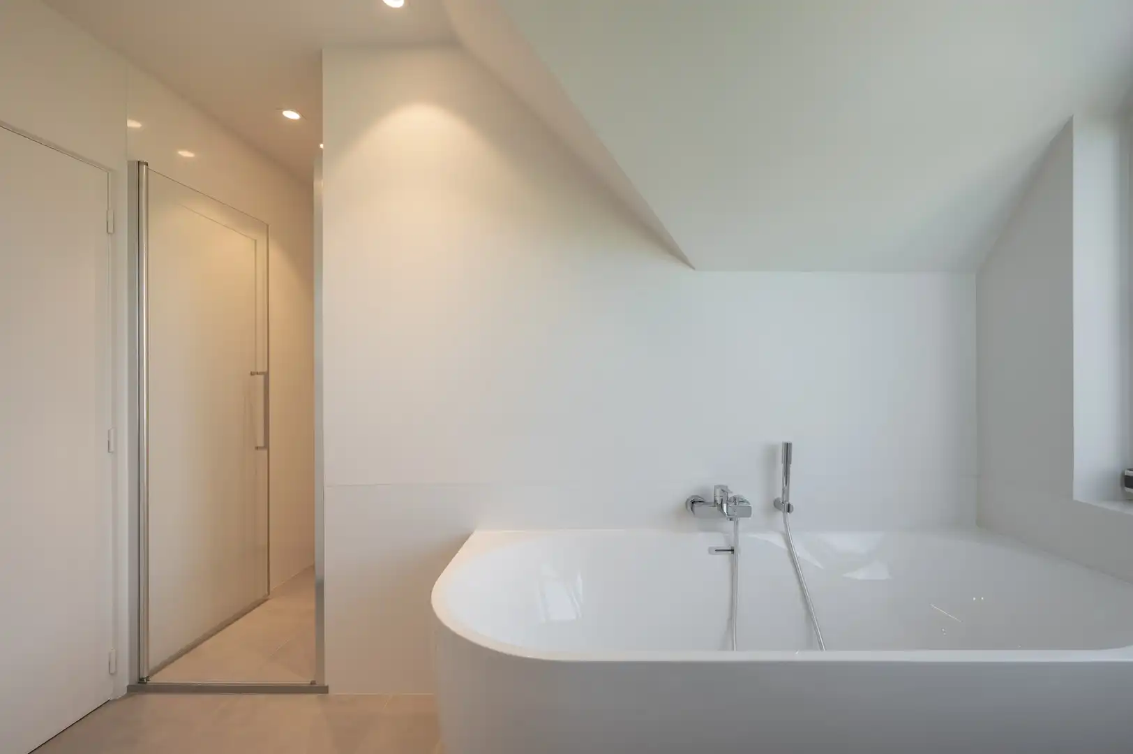 Vrijstaande villa, rustig gelegen in een aangename residentiële omgeving aan de rand van Knokke. foto 34