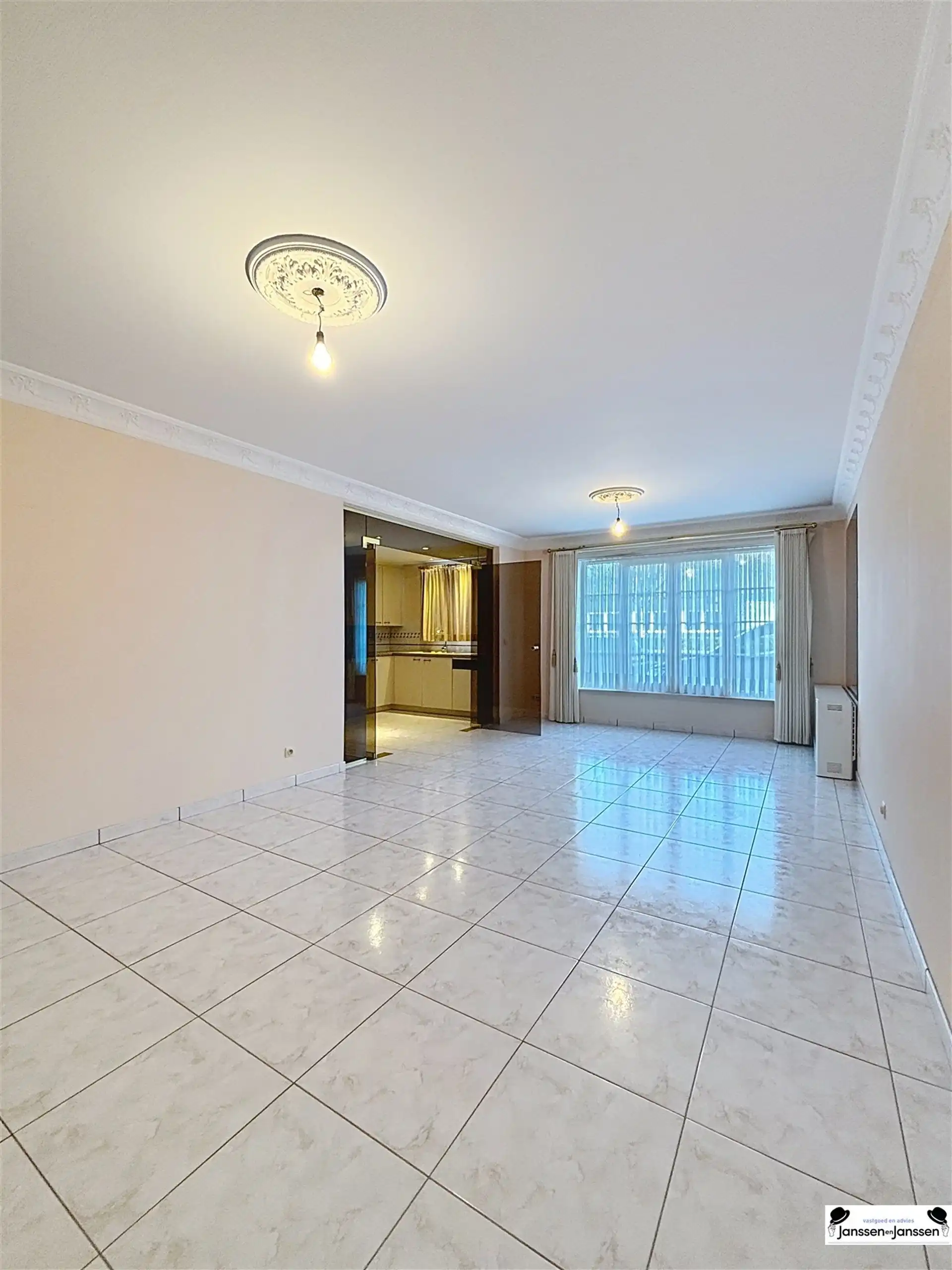 Ruim gelijkvloers appartement met topligging in Oostende foto 2