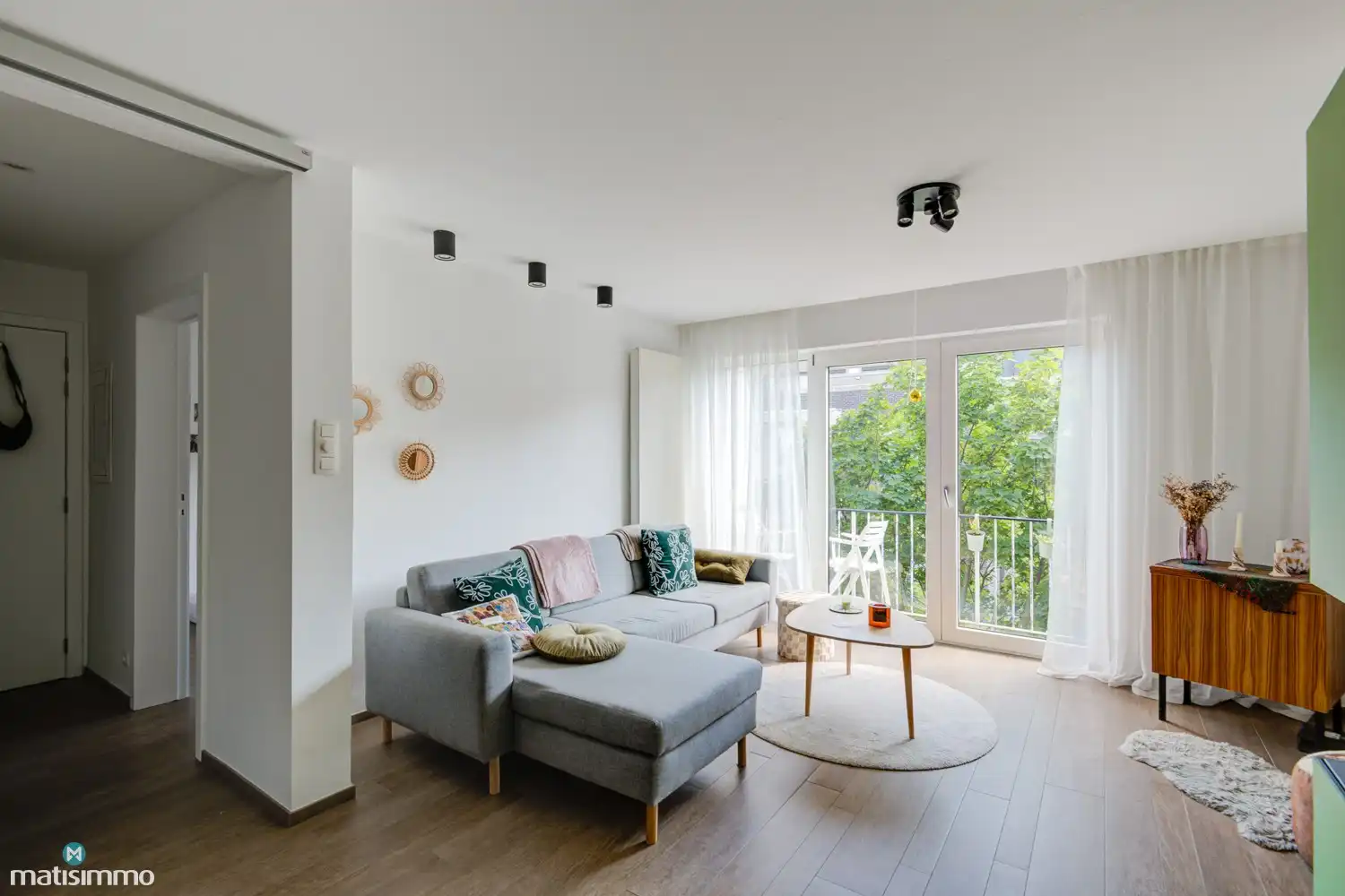 GERENOVEERD APPARTEMENT MET TWEE SLAAPKAMERS, TWEE BALKONS EN ONDERGRONDSE AUTOSTAANPLAATS NABIJ HET CENTRUM VAN HASSELT foto 3