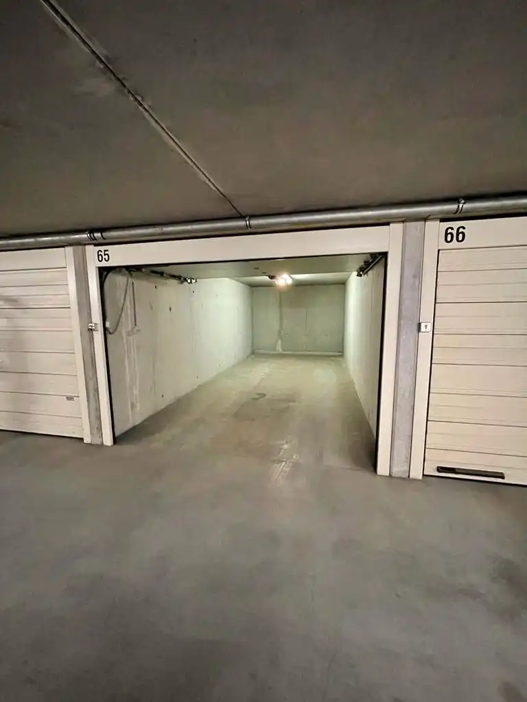 RUIME GARAGEBOX ONDER KINEPOLIS OOSTENDE  foto 2