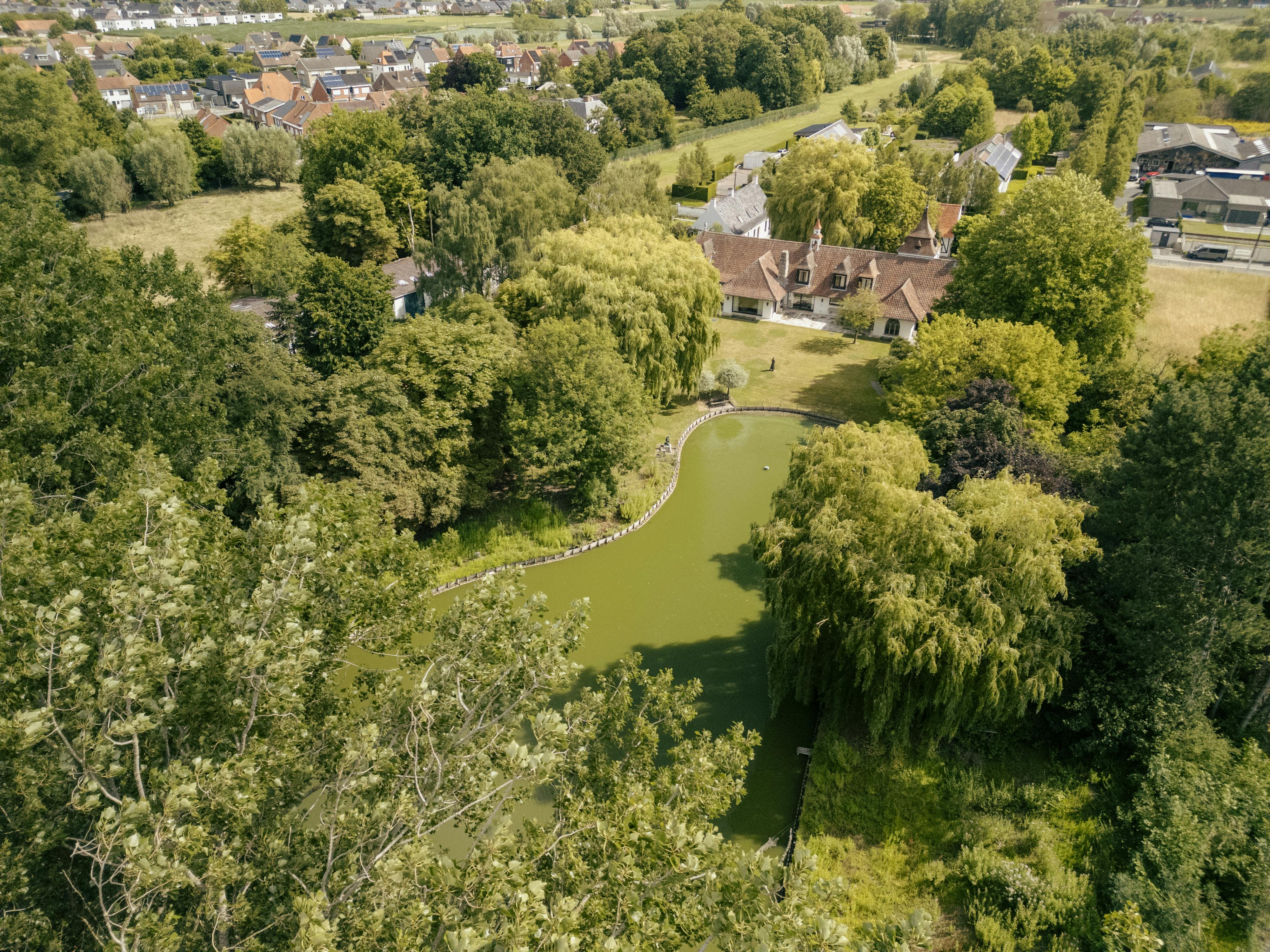 Unieke villa met vijver te koop aan de rand van Roeselare foto 17