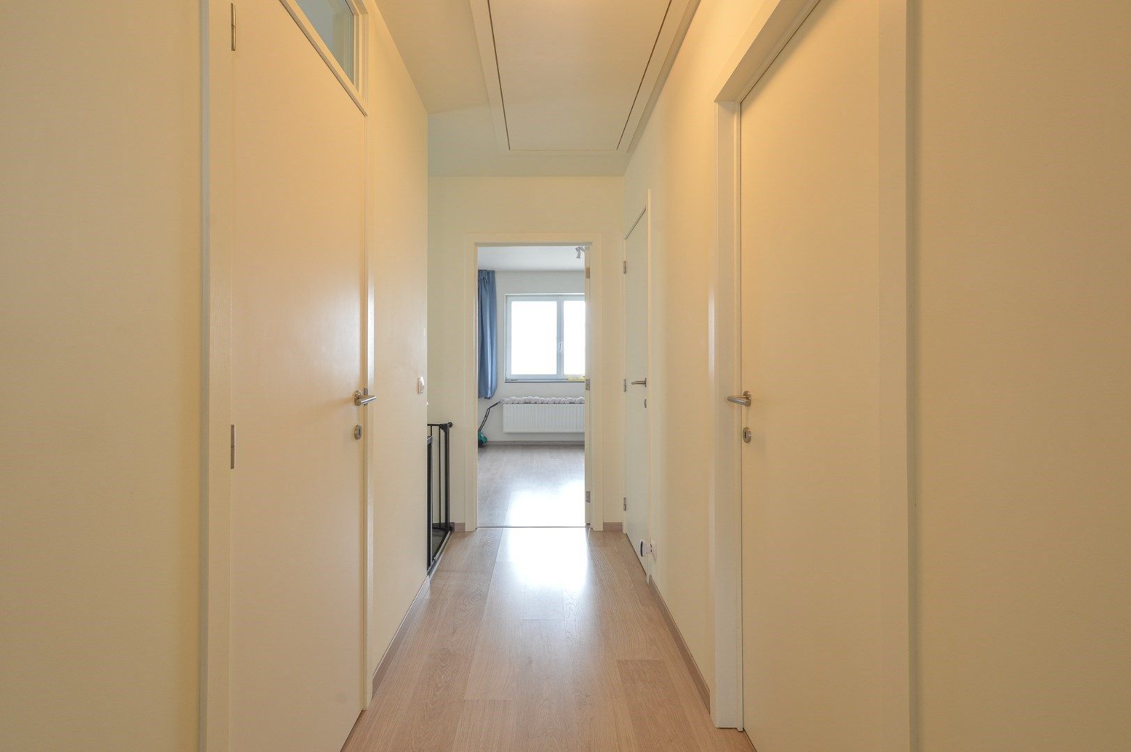 Prachtige en ruime woning met garage en tuin te huur in centrum van Zandvoorde. foto 11