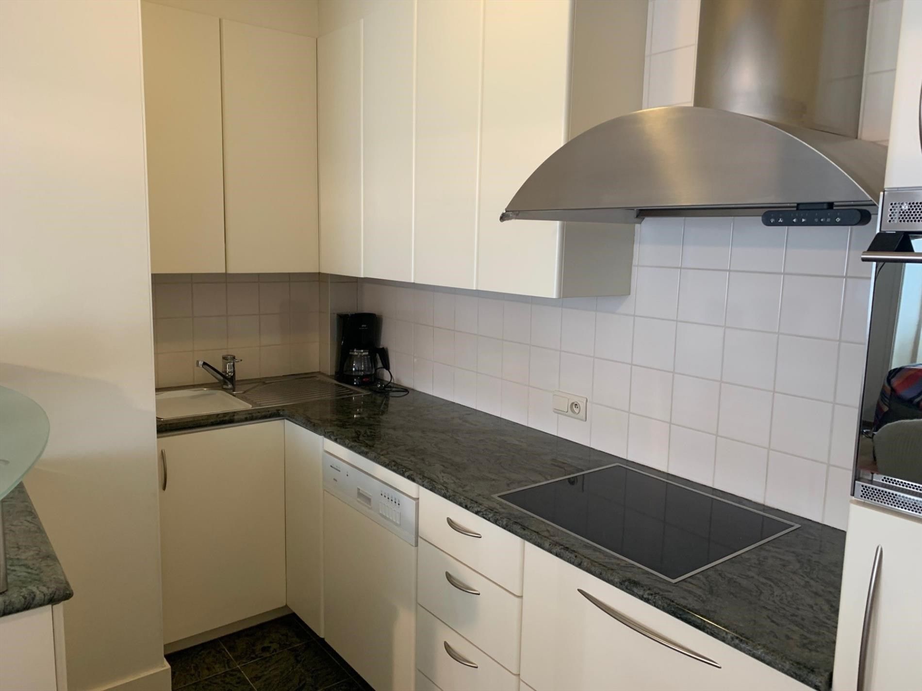 Gemeubeld appartement met 2 slaapkamers en lateraal zeezicht foto 9