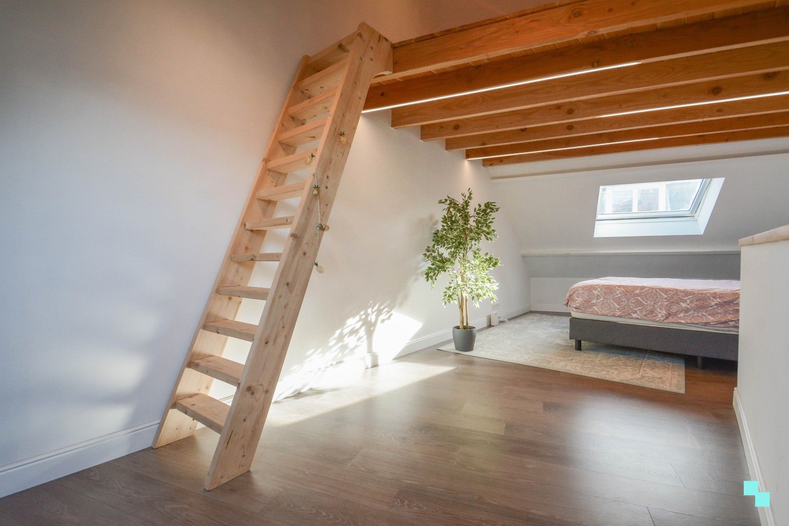 Gesloten bebouwing in hartje Izegem foto 22