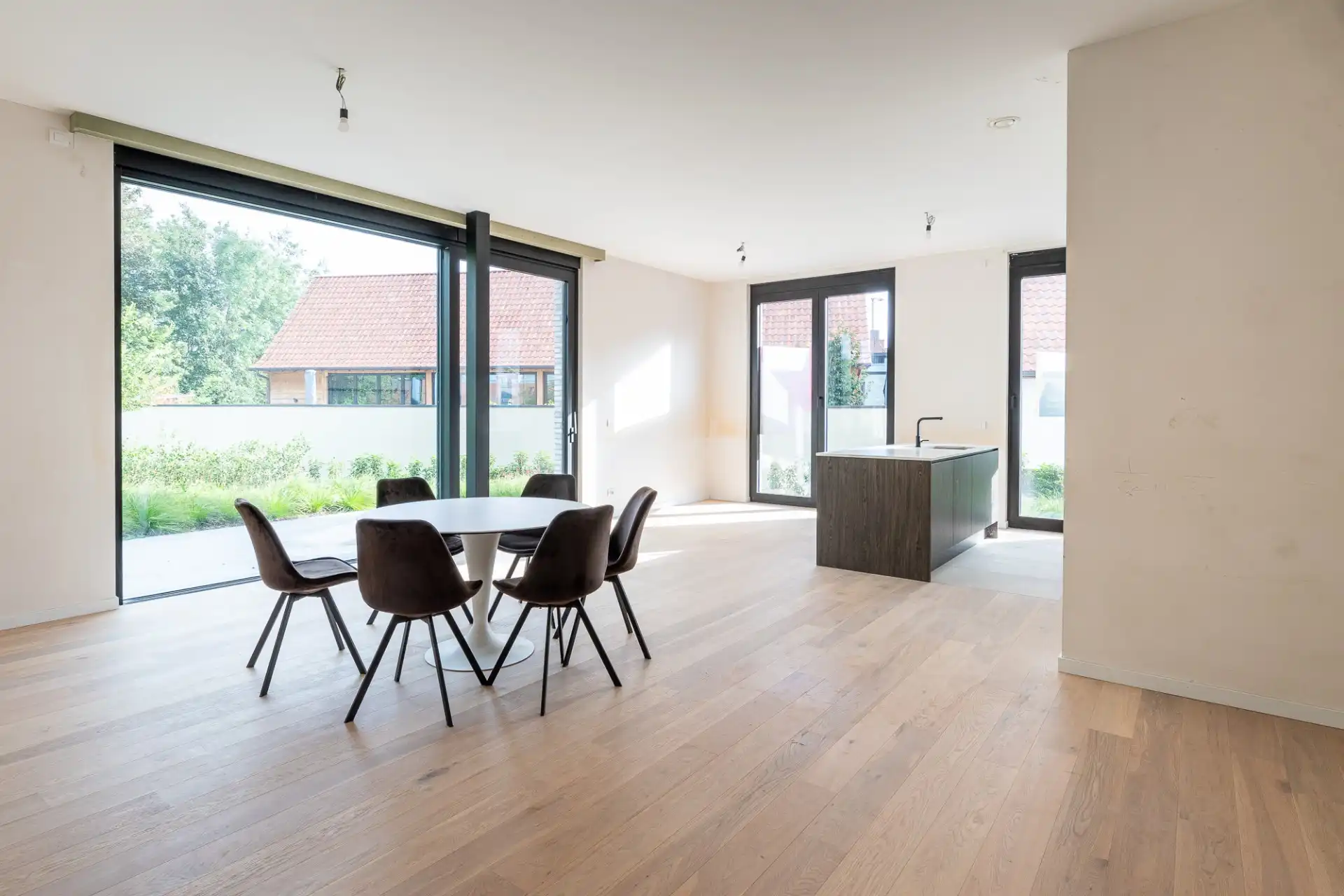 Ruim doorzonappartement op het gelijkvloers foto 4