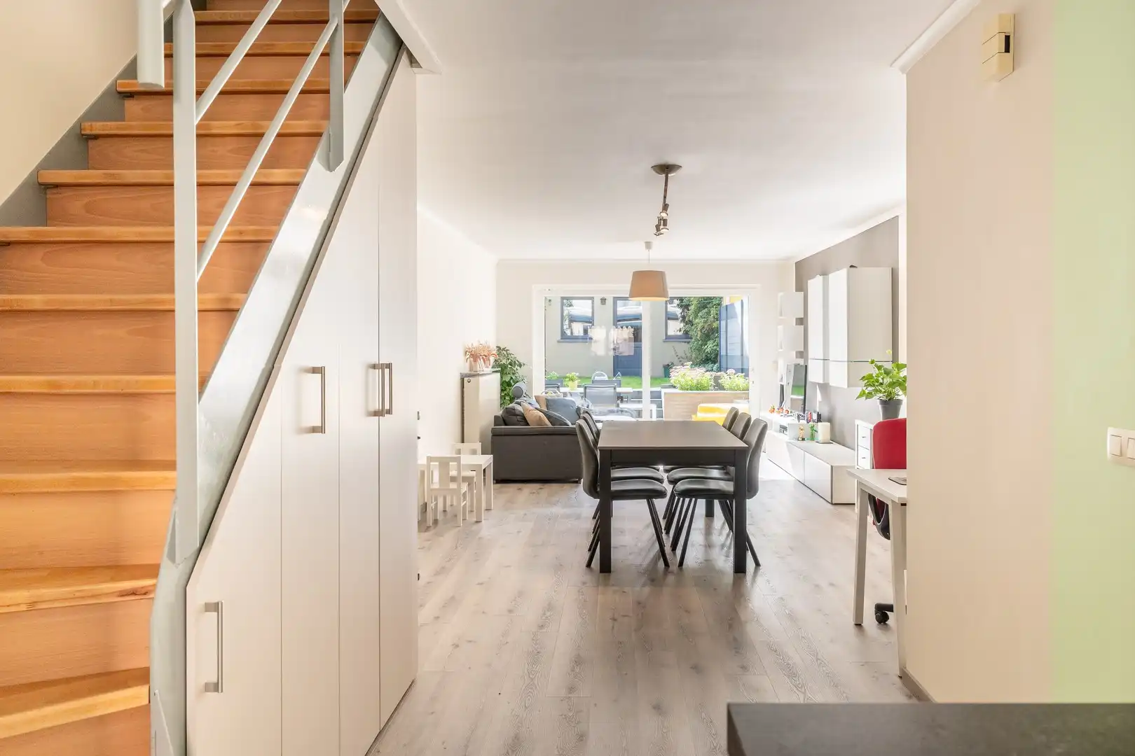 Instapklare woning met vier slaapkamers en tuin in het hart van de stad foto 6