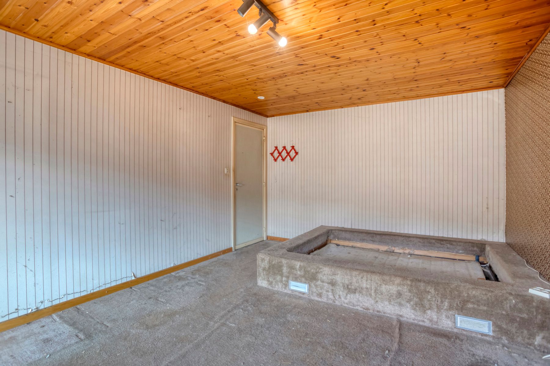 Te renoveren woning met 3 slaapkamers en tuin. foto 14