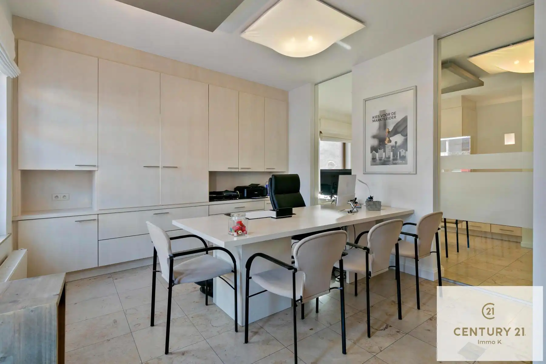 Opbrengsteigendom - verhuurd app. en kantoor op toplocatie! foto 2