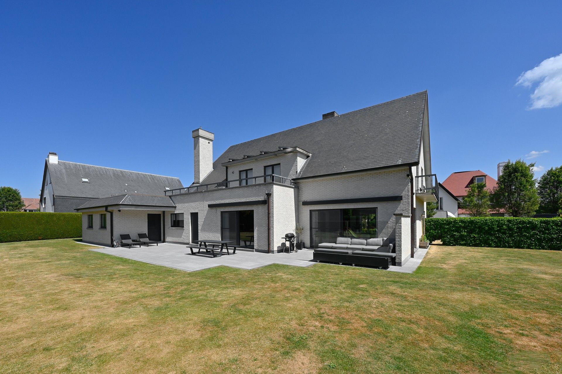Ruime villa, rustig gelegen op een prachtig perceel van 1380m² te Westkapelle. foto 3