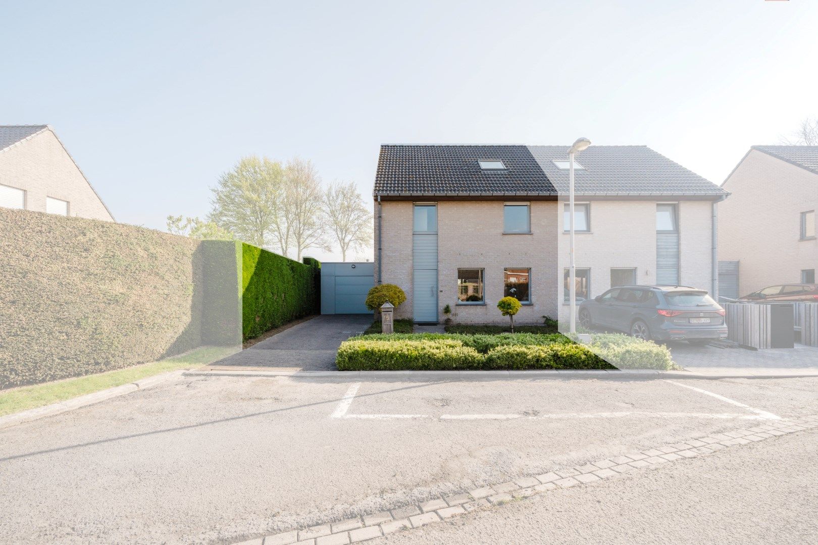 RUIME, KLASSEVOLLE EN ENERGIEZUINIGE WONING  foto {{pictureIndex}}