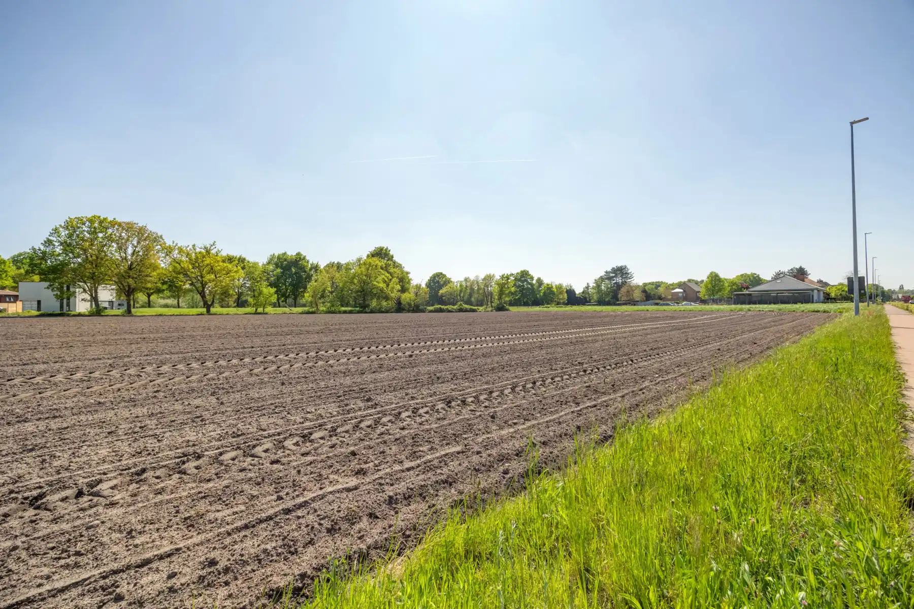Uitgestrekte landbouwgrond van bijna 3 hectare. foto 5
