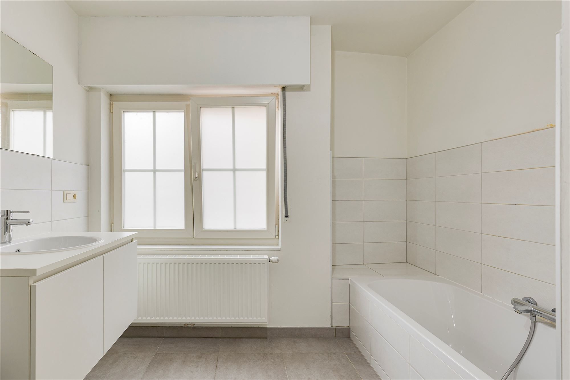 Lichtrijk appartement met 2 slpk, een tuin en garagebox in Bazel foto 8