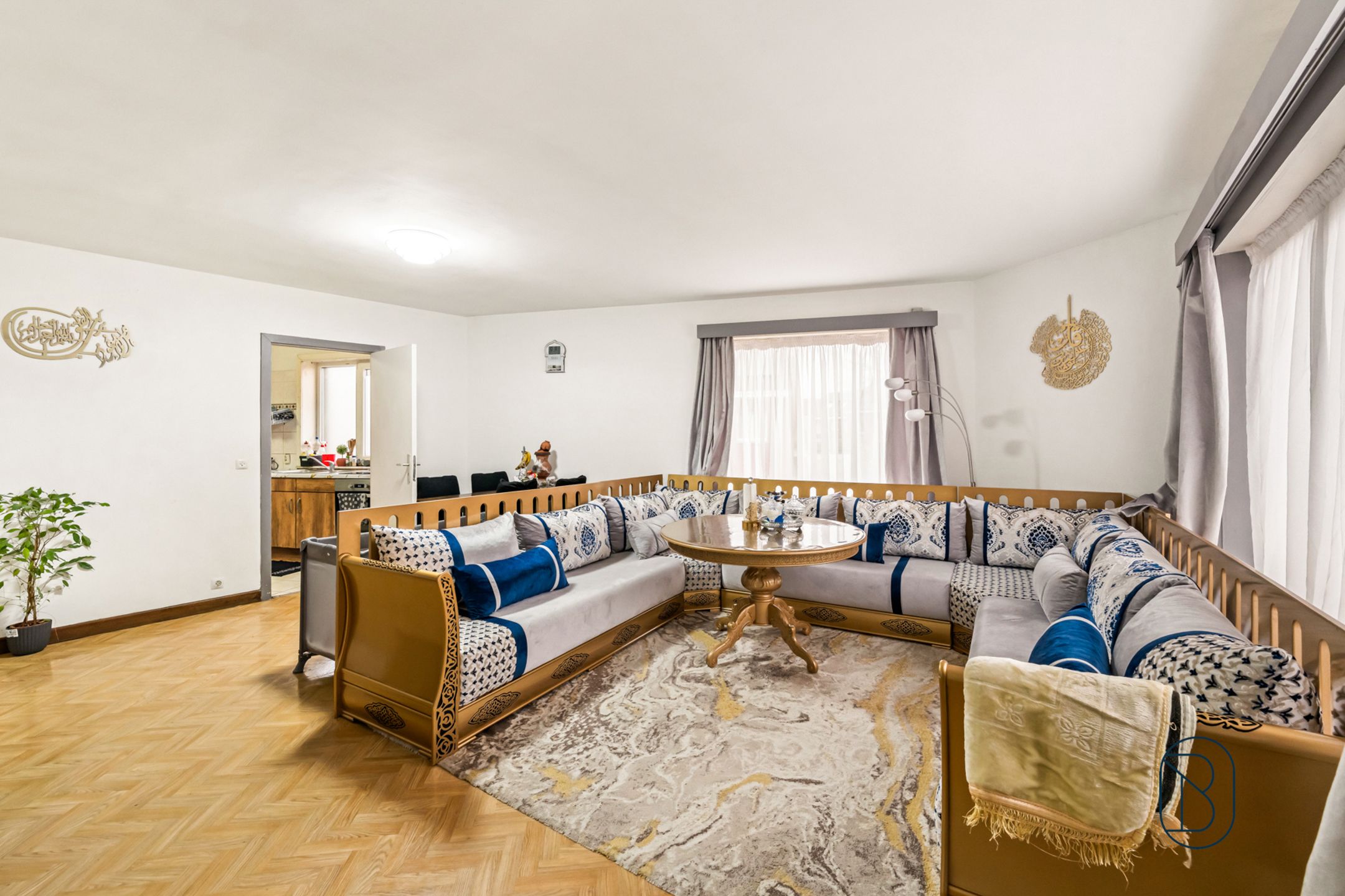 Topgelegen opbrengsteigendom: 3 appartementen en 3 garages foto 5