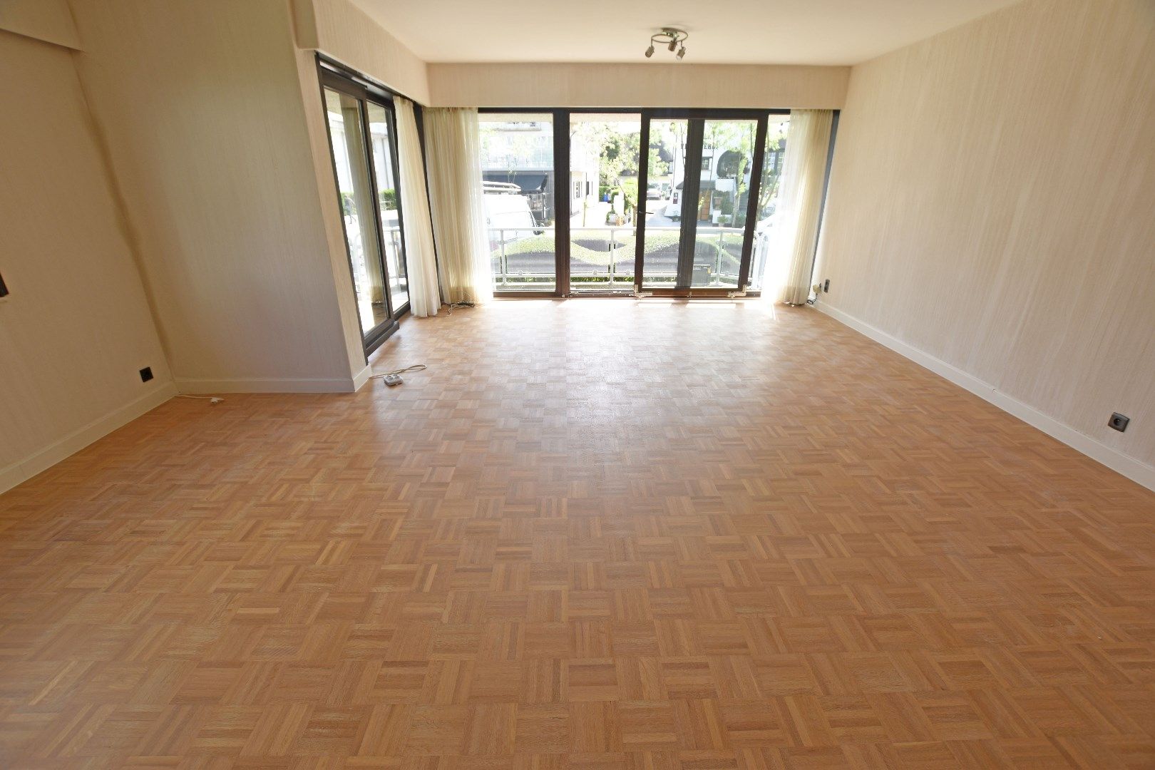 Ongemeubeld hoekappartement in hartje Zoute nabij het Albertplein foto 7