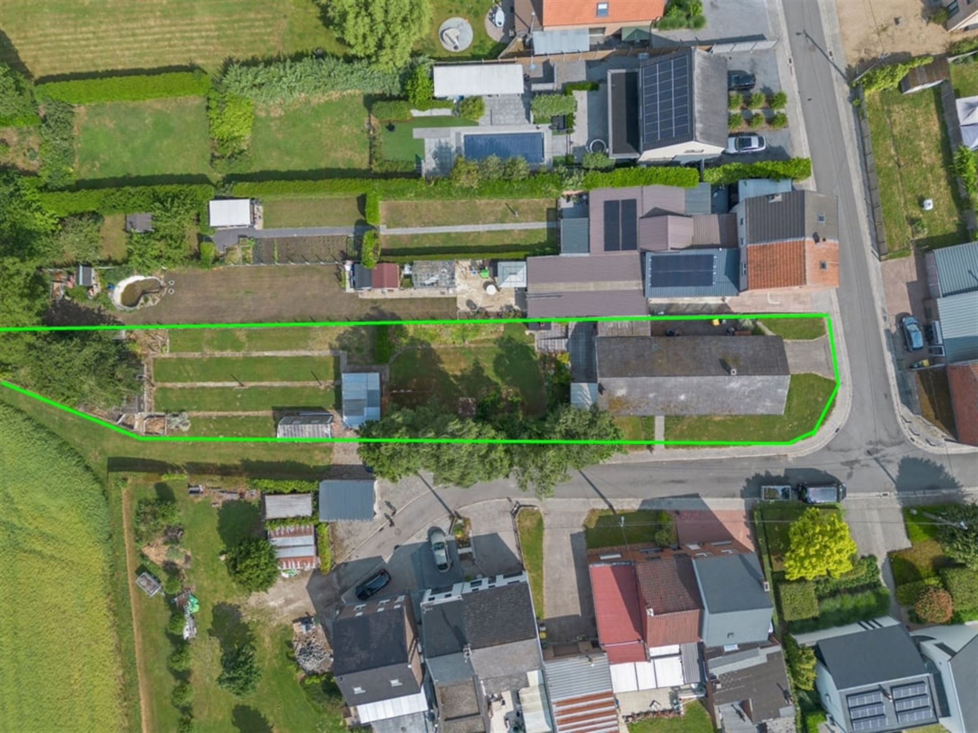 OP TE FRISSEN GELIJKVLOERSE GEZINSWONING OP EEN KNAP PERCEEL VAN 14A29CA IN WOMMERSOM foto 3