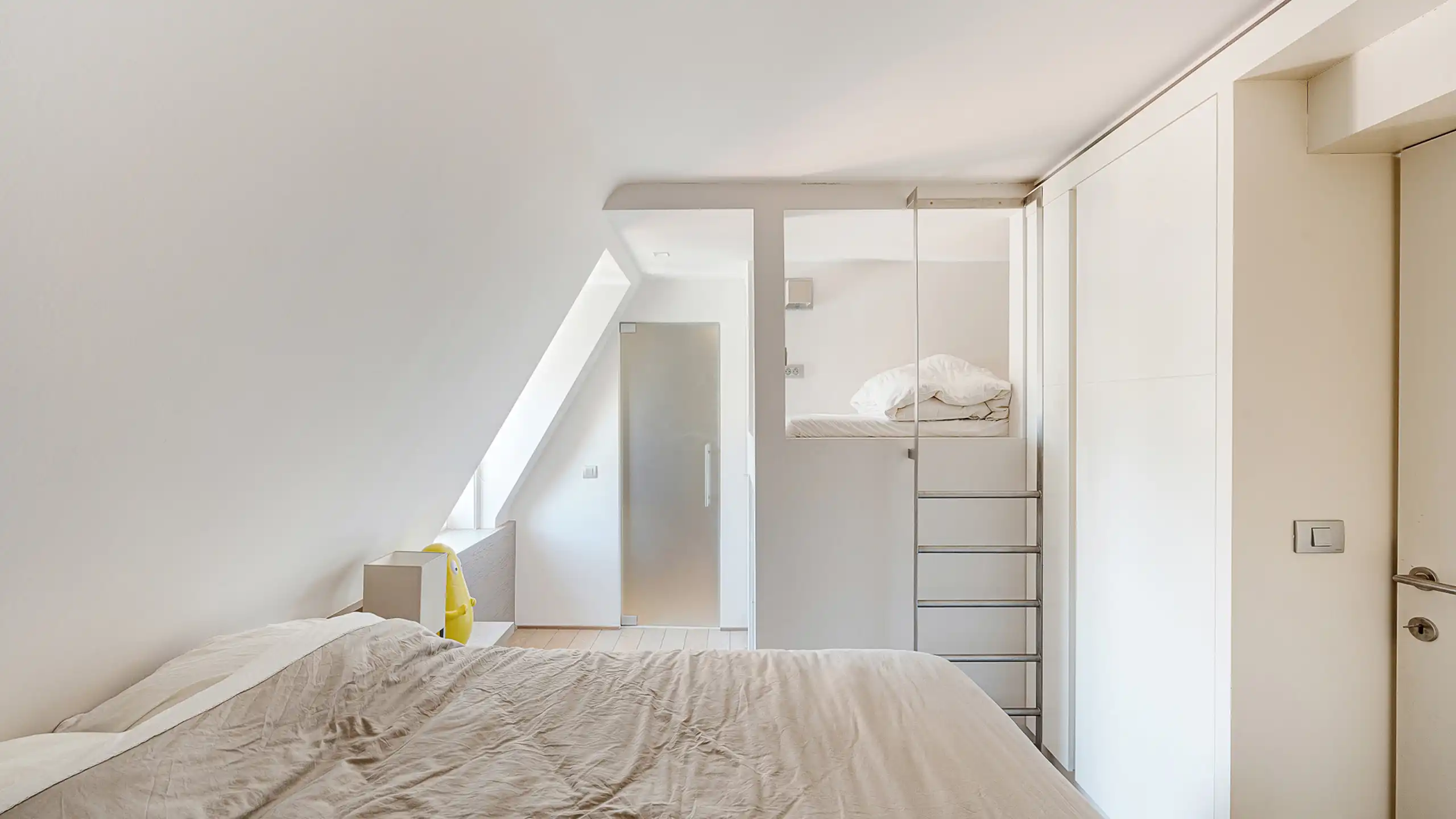 Luxueus duplexappartement met het woongevoel van een villa foto 29