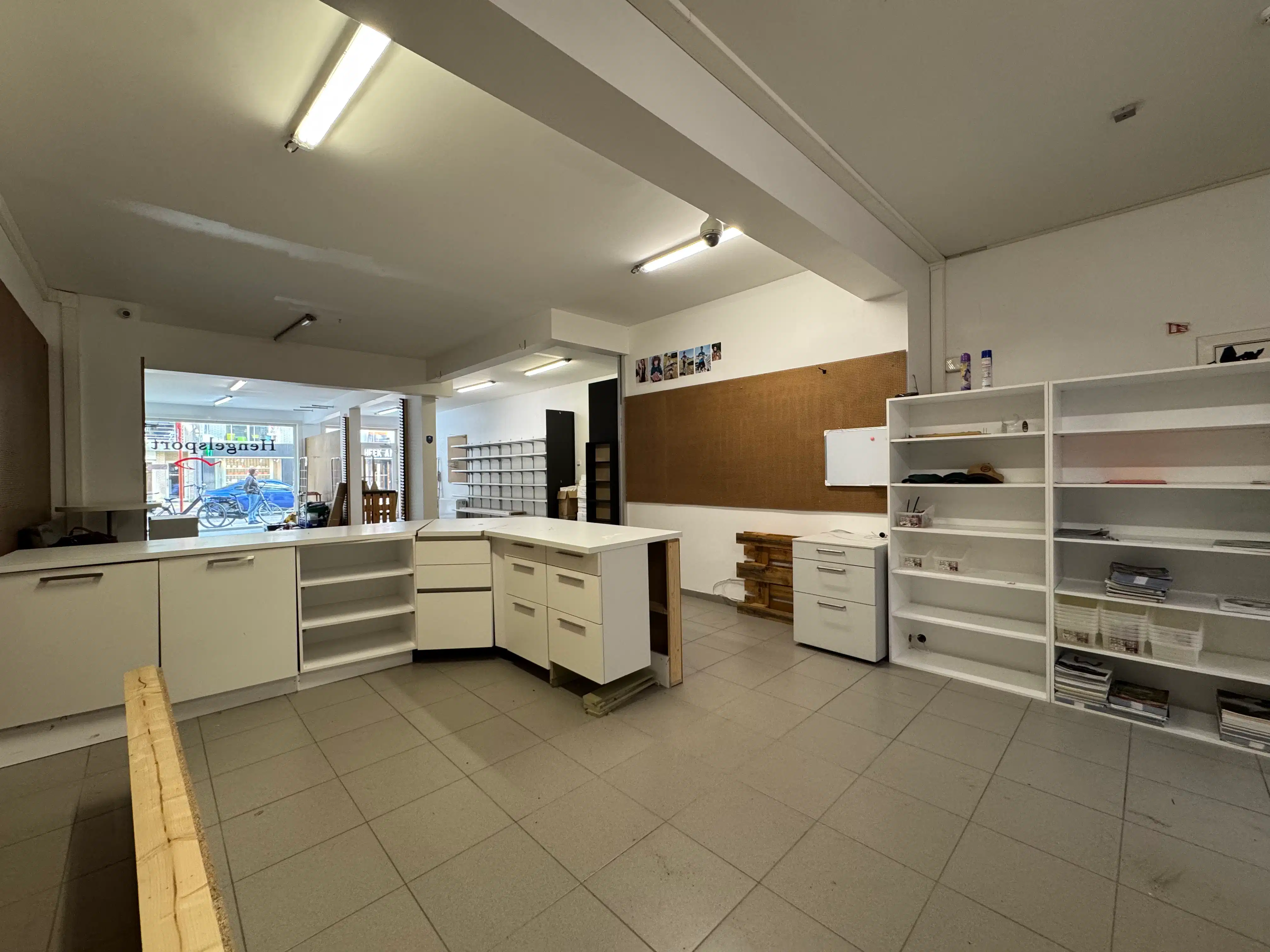 Handelsgelijkvloers 148m² + kelder 65m² foto 5