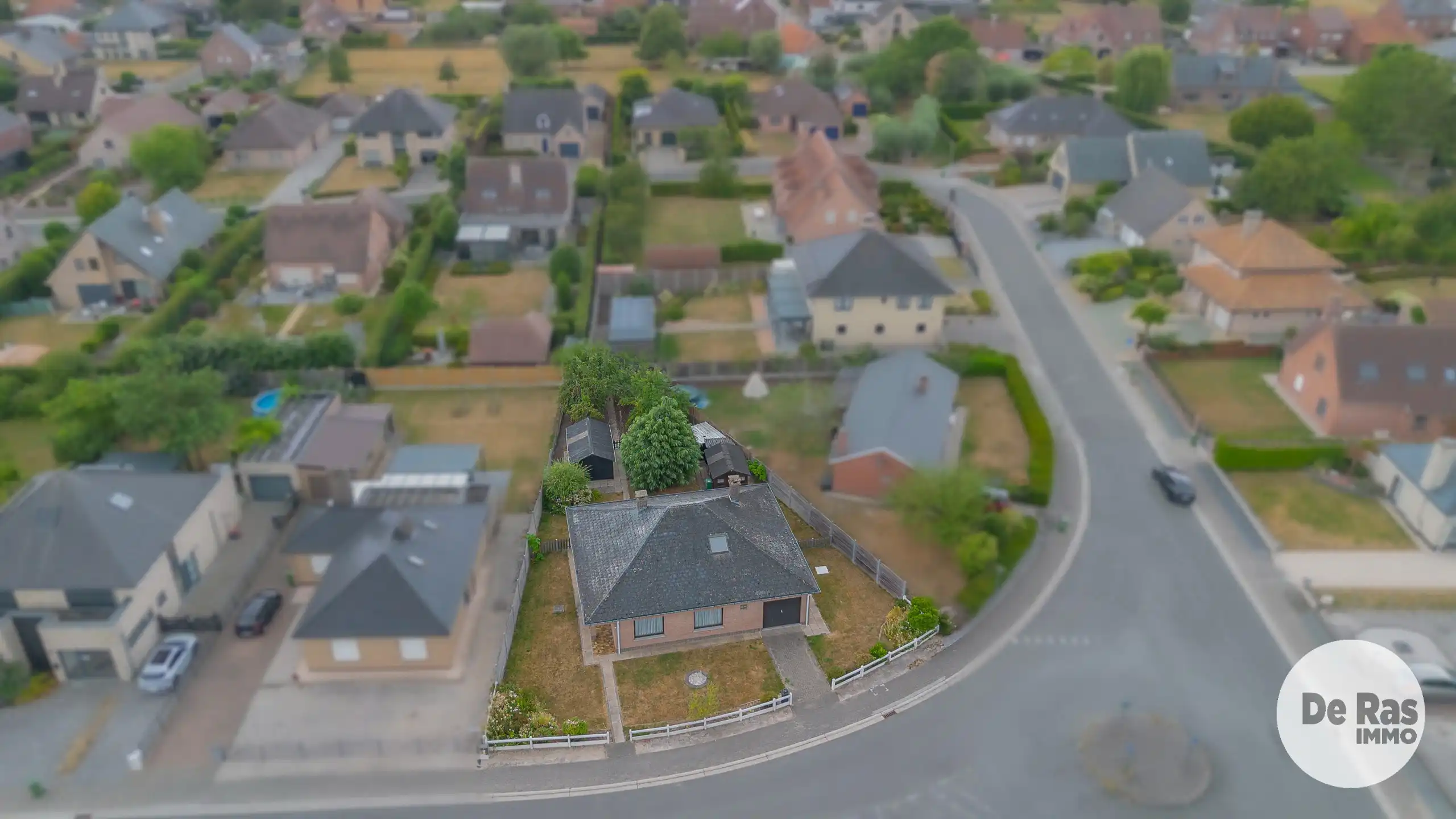HERZELE - Bungalow in rustige woonwijk op toplocatie foto 17