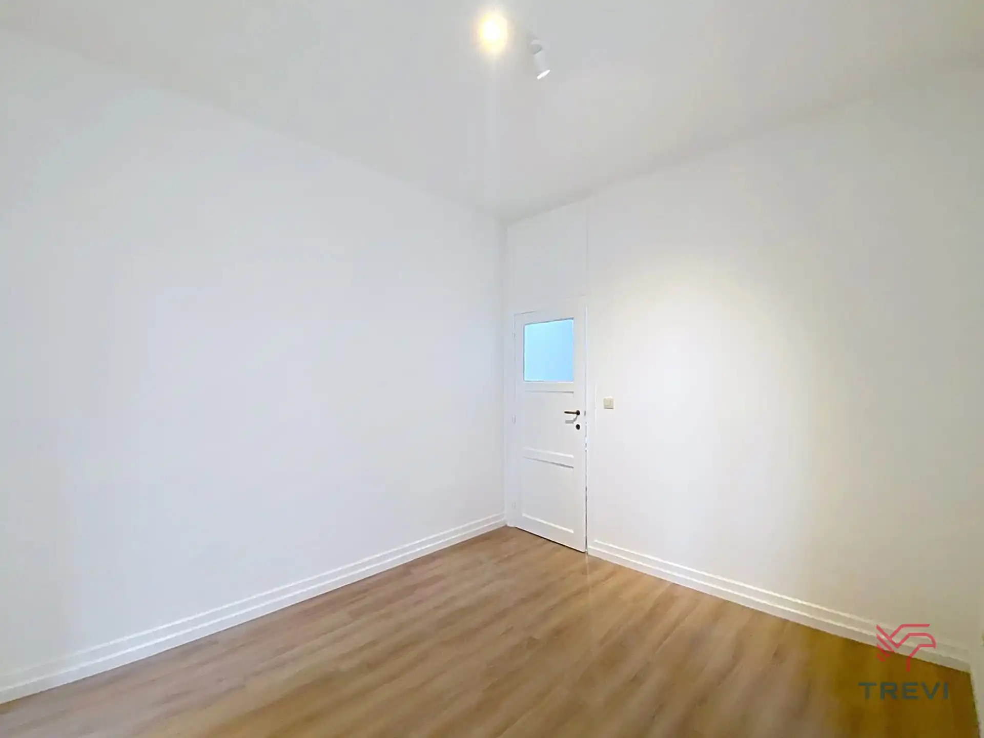 Gerenoveerd appartement met 2 slaapkamers vlakbij de Beurs foto 7