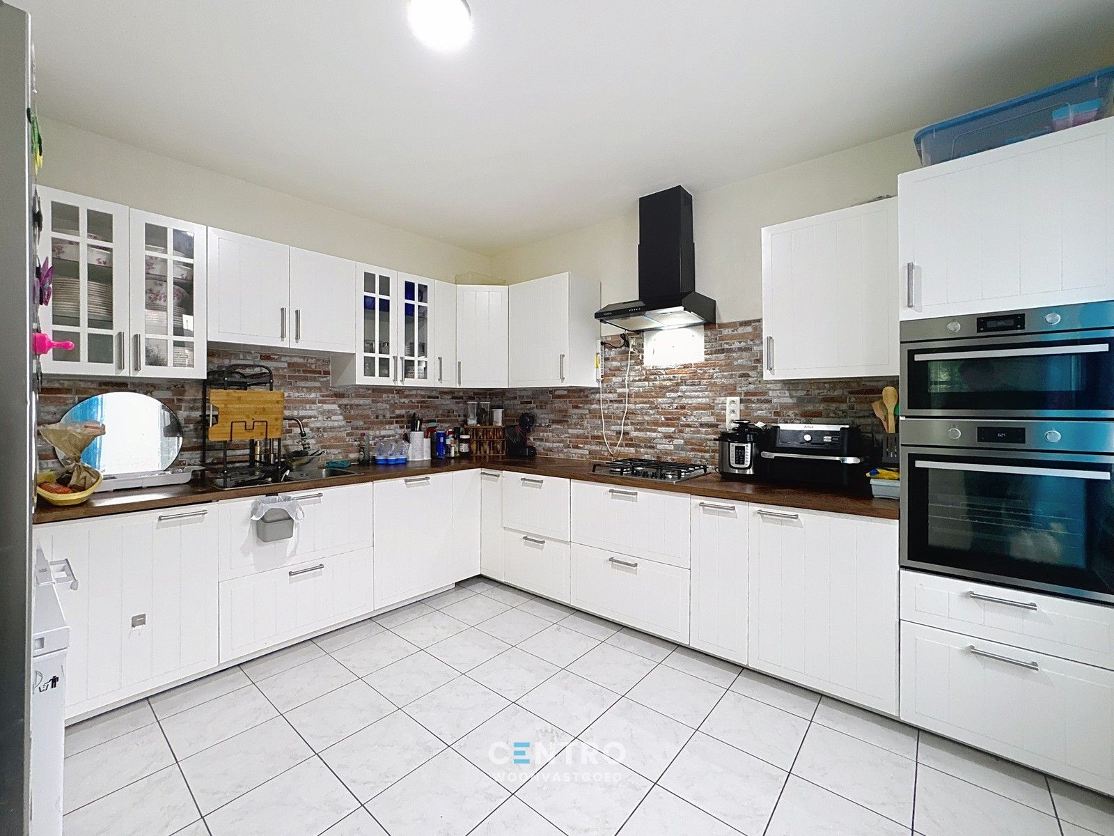 Gerenoveerde woning met 4 ruime slpks! foto 5