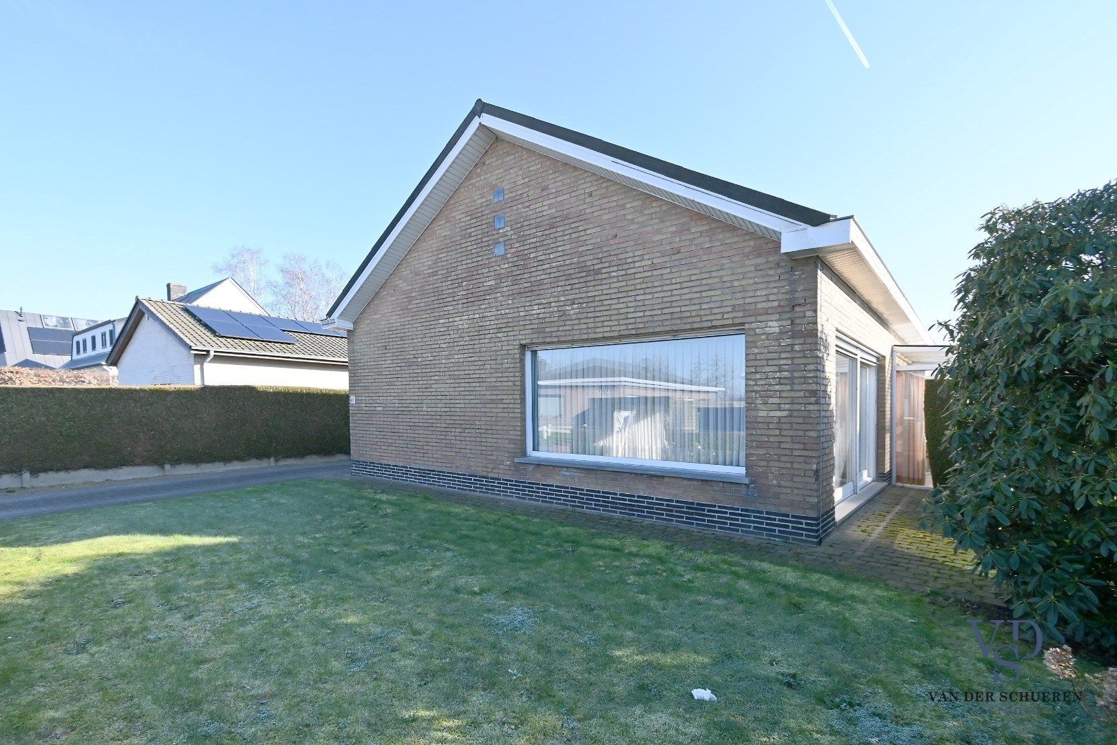 Degelijke bungalowwoning gelegen in een rustige verkaveling foto 29