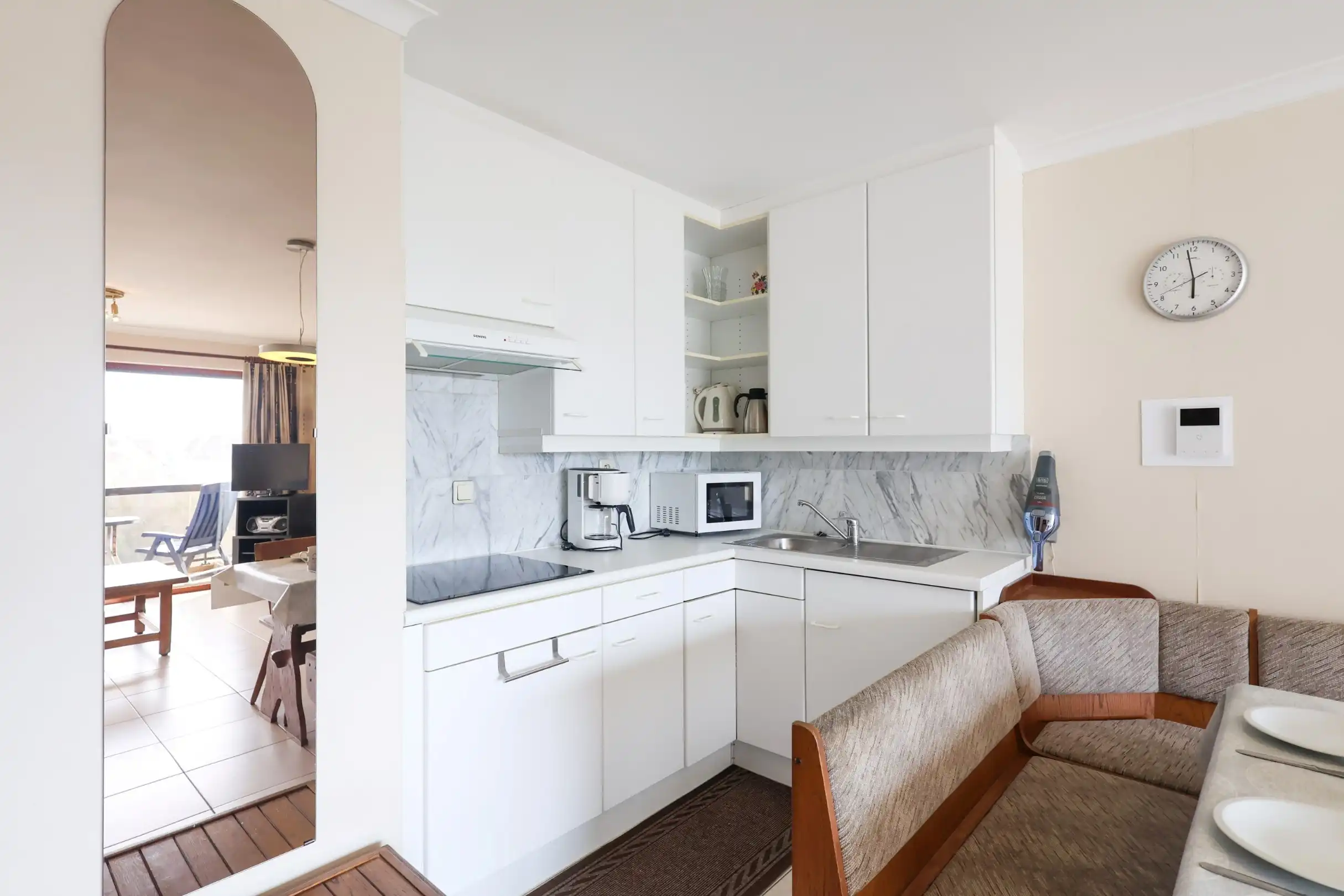 Studio met eigen terras, kelder en parkeerplaats foto 7