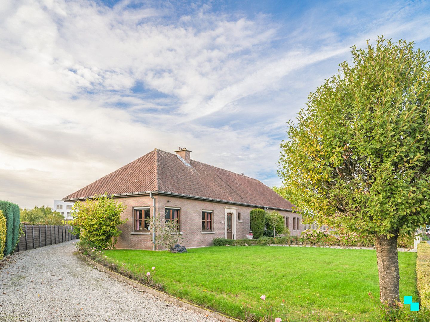 Hoofdfoto van de publicatie: Te renoveren halfopen bebouwing in het hart van Merelbeke