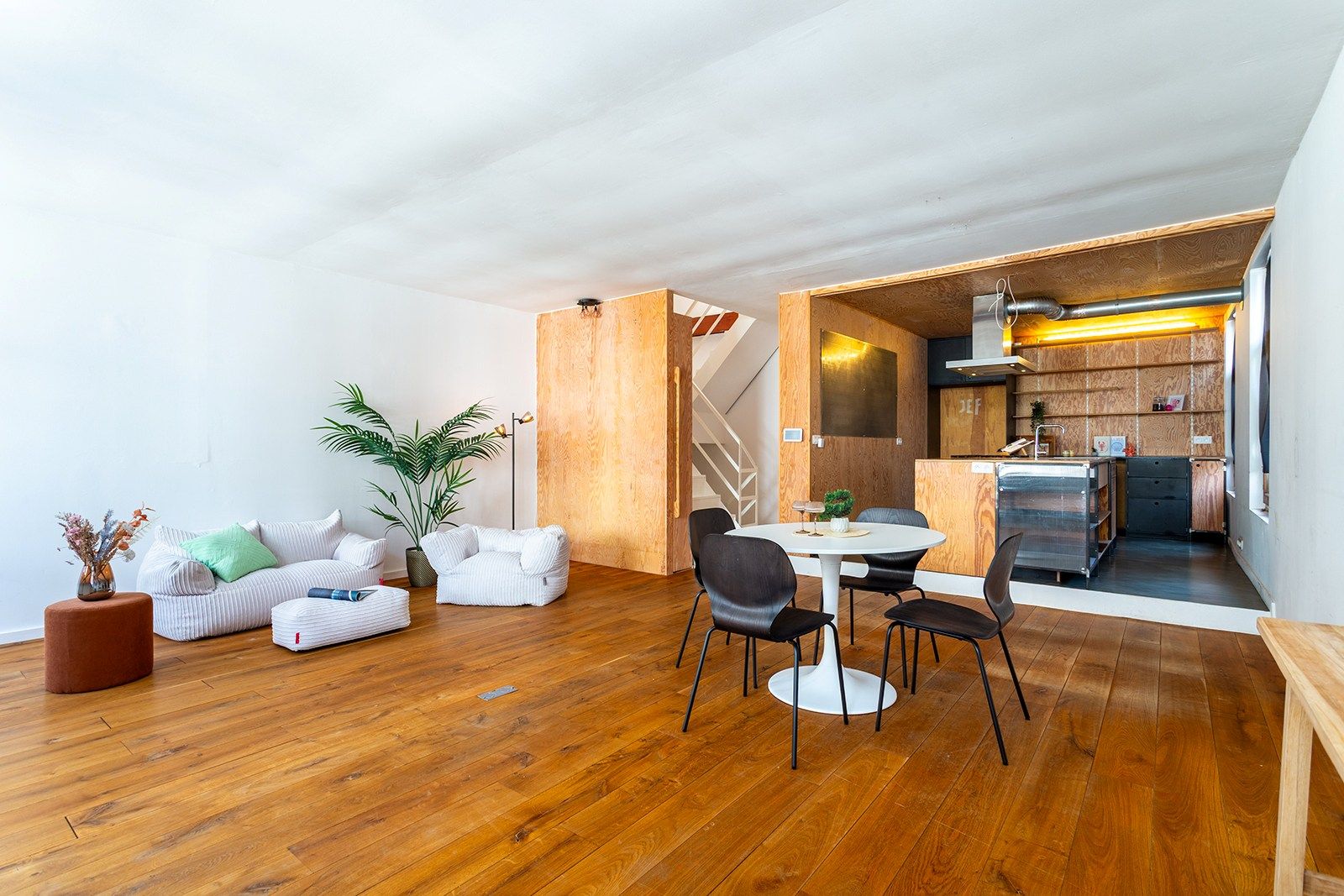 Sfeervolle en instapklare woning met eigentijdse afwerking in Berchem foto 4