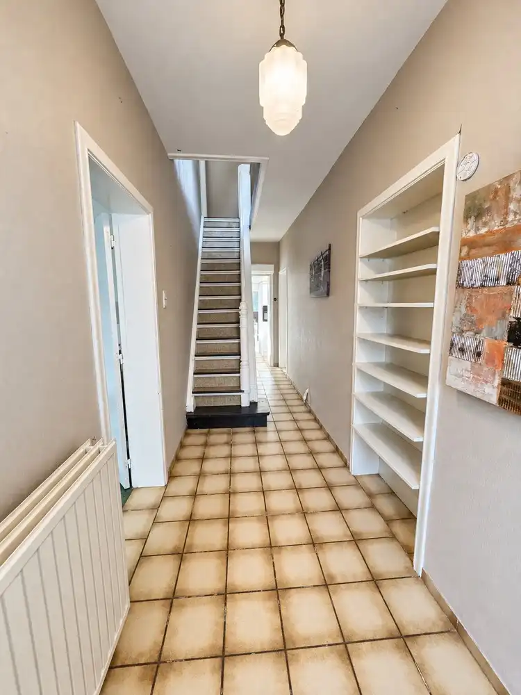 Verrassend ruime woning met vier slaapkamers, extra kamers, garage en eindeloos veel mogelijkheden foto 11
