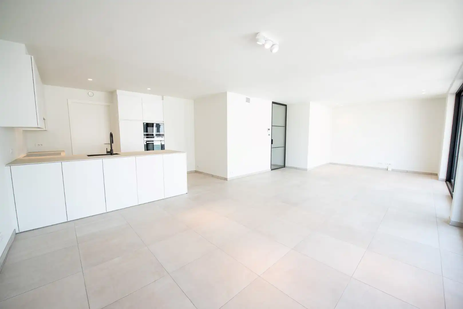Recent appartement op topligging  TE HUUR in centrum Waregem! foto 10