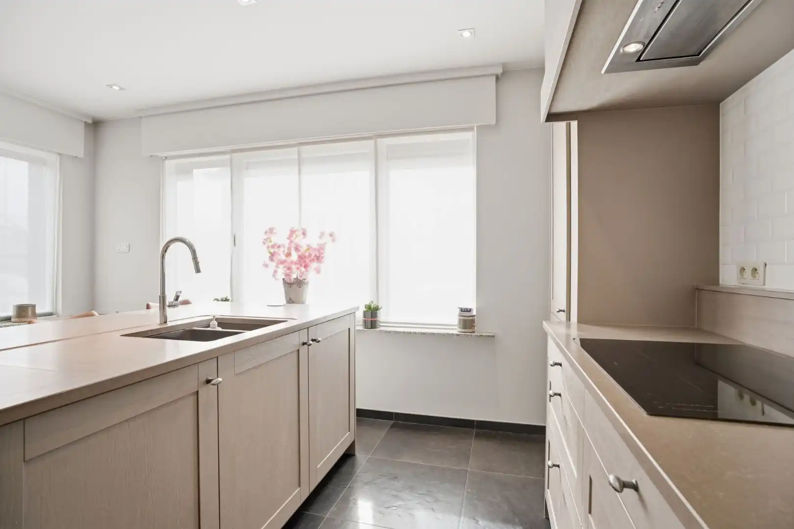 Grote halfopen woning met mogelijks 4 kamers, garage, zonnepanelen en tuin foto 17