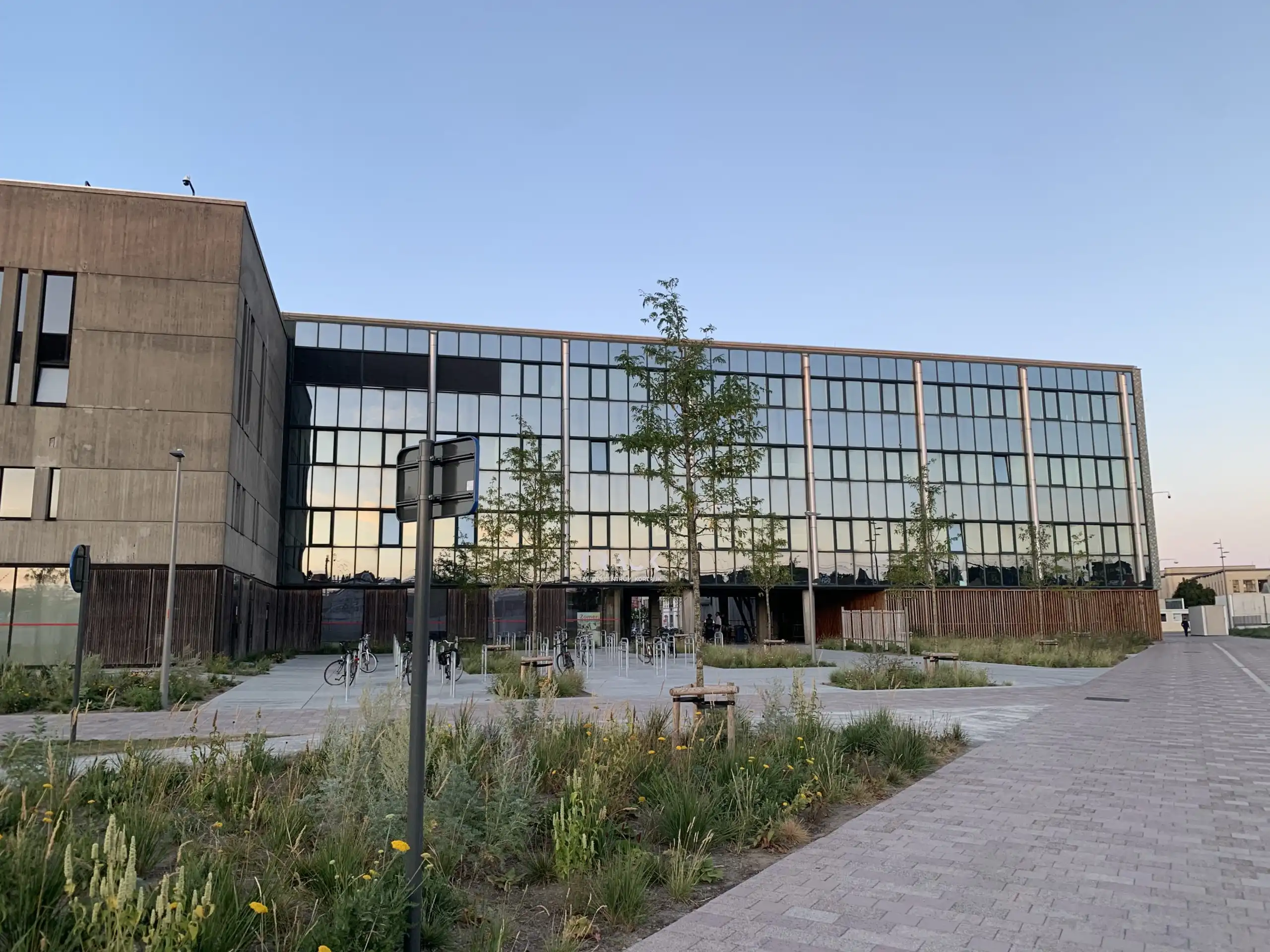 Ruim kantoor beschikbaar via Kortrijk Zaait foto 10