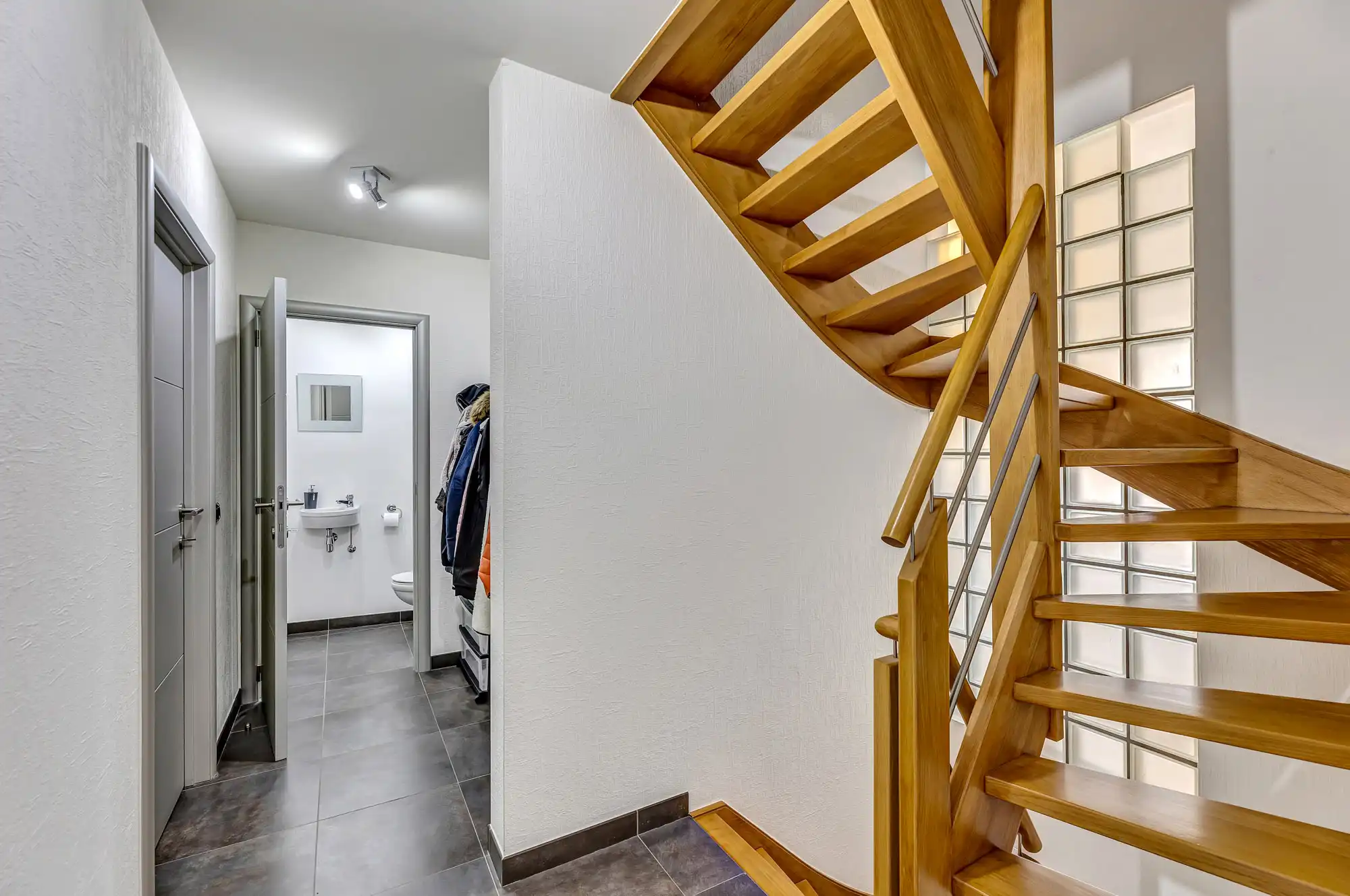 Woonst met 4 slpks en verwarmd zwembad in Erembodegem foto 17