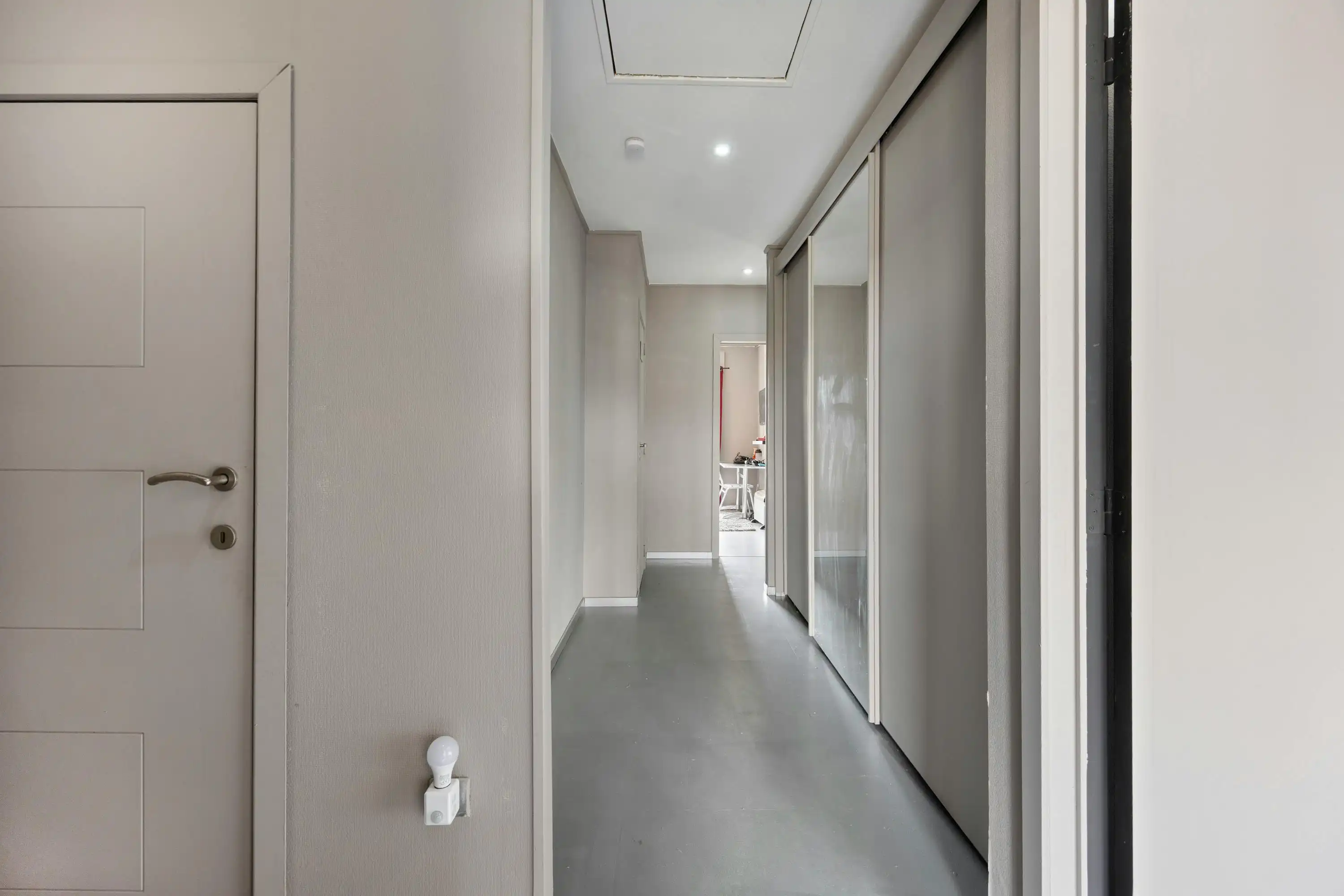 Handelsgelijkvloers met appartement op de markt in Ternat foto 14