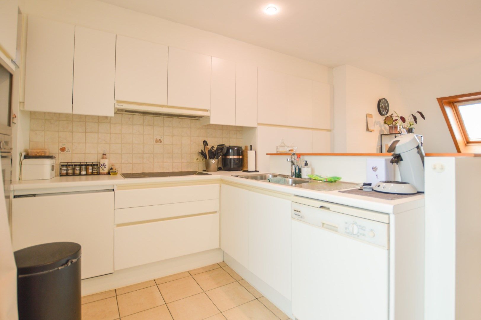 Ruim dakappartement met hoogwaardige afwerking te Oudenburg foto 4